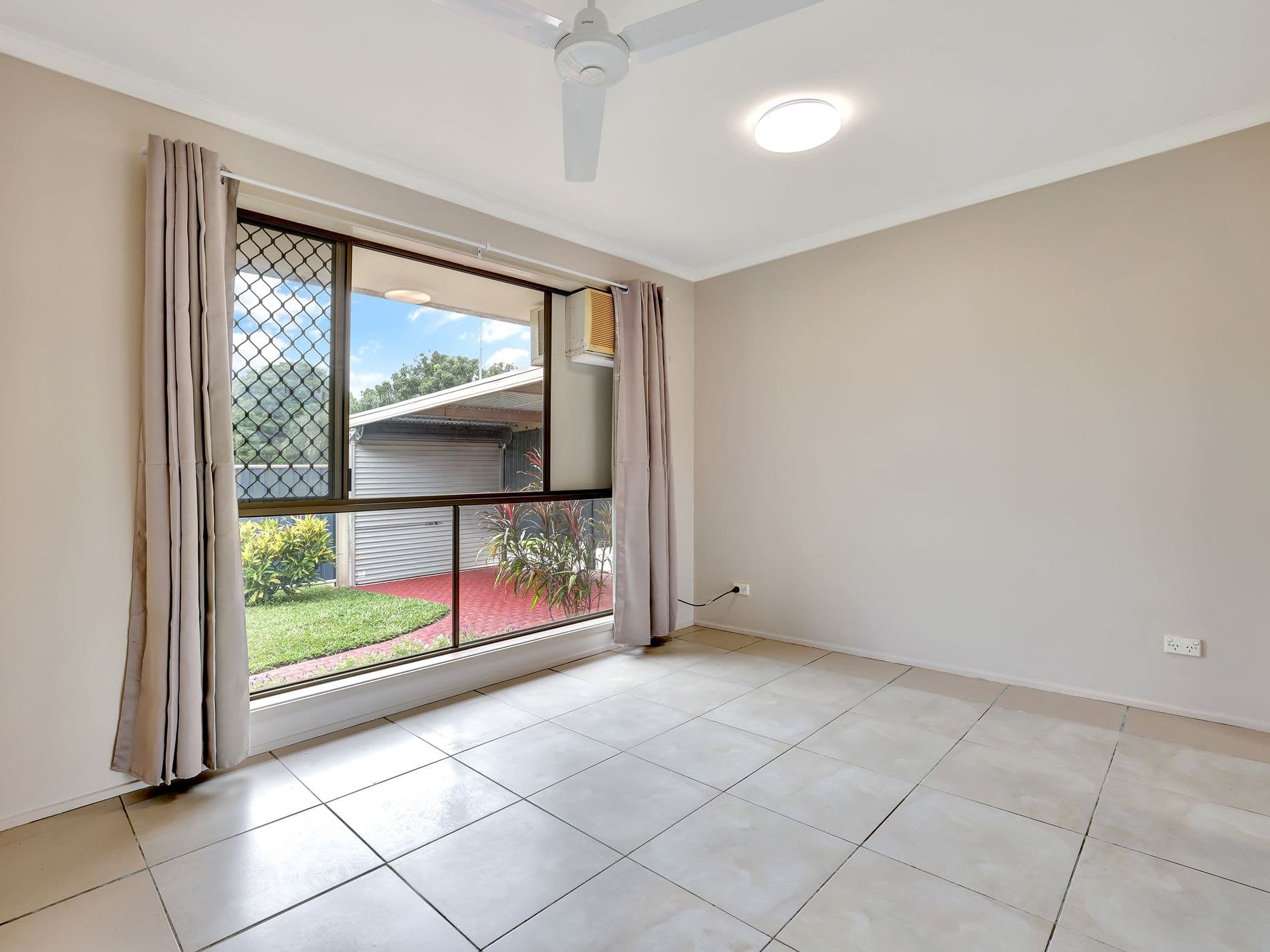 41 Mestrez Street, MOOROOBOOL, Mooroobool - Thumbnail 5