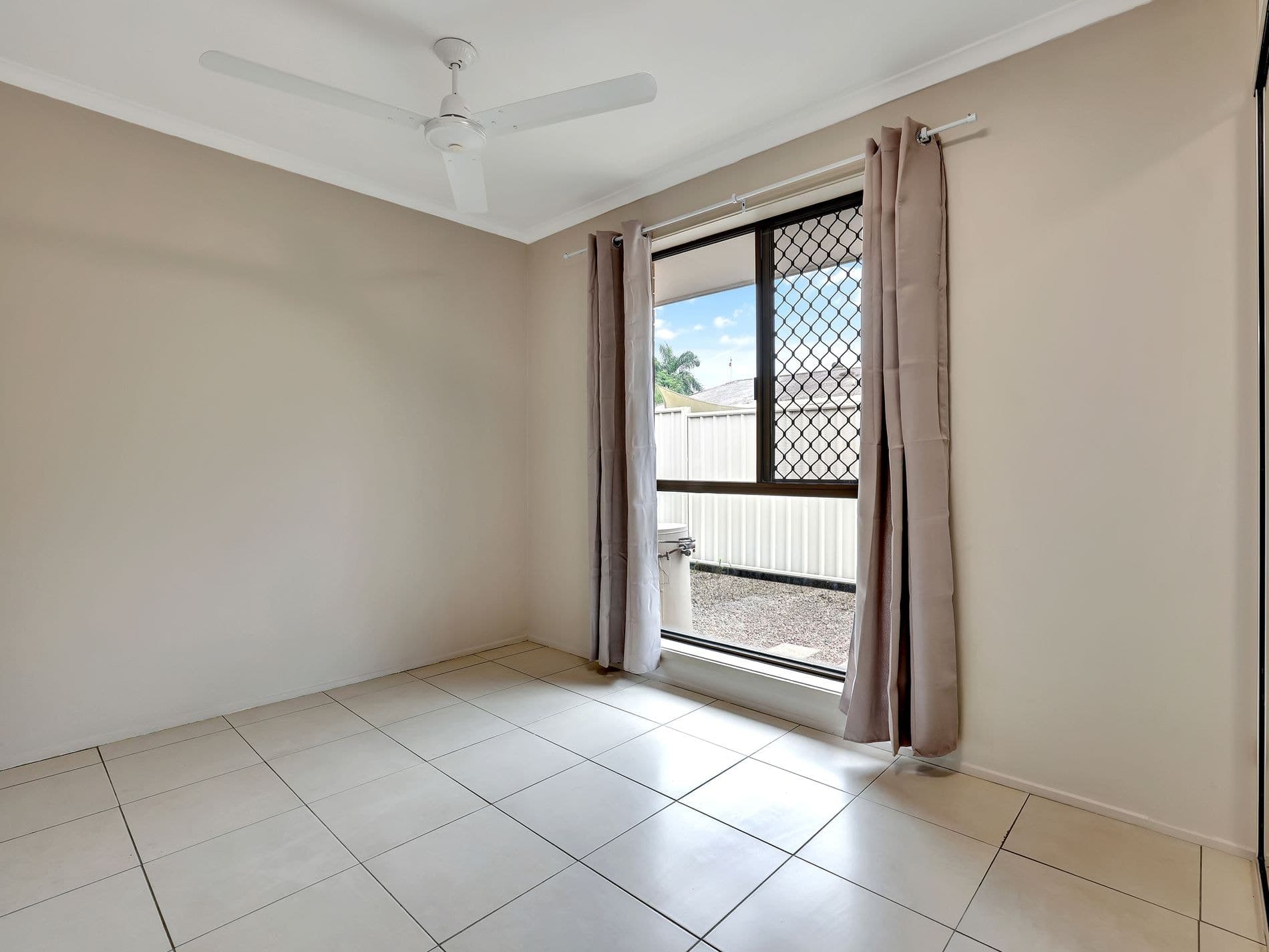 41 Mestrez Street, MOOROOBOOL, Mooroobool - Thumbnail 8