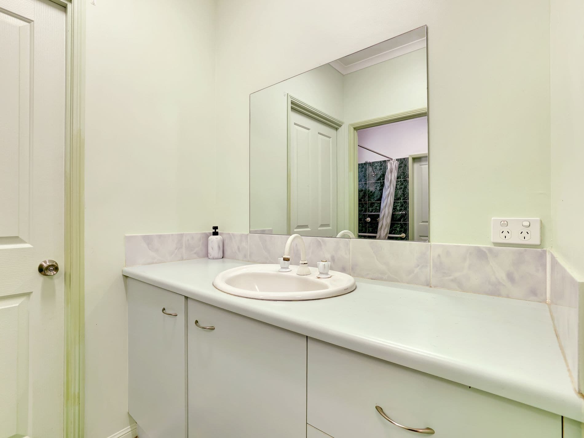 18 Tarcoola Street, MOUNT SHERIDAN, Mount Sheridan - Thumbnail 6
