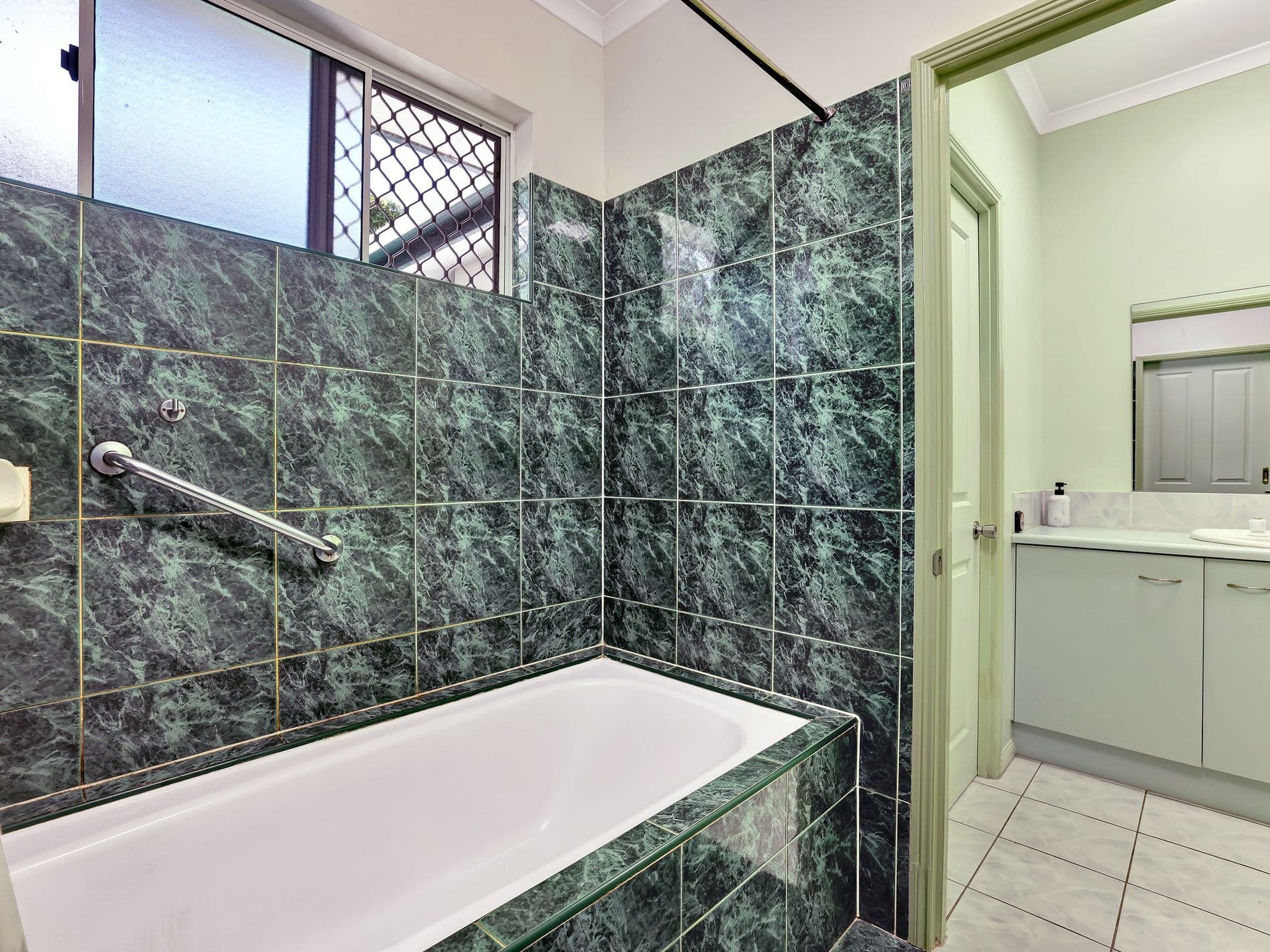 18 Tarcoola Street, MOUNT SHERIDAN, Mount Sheridan - Thumbnail 7