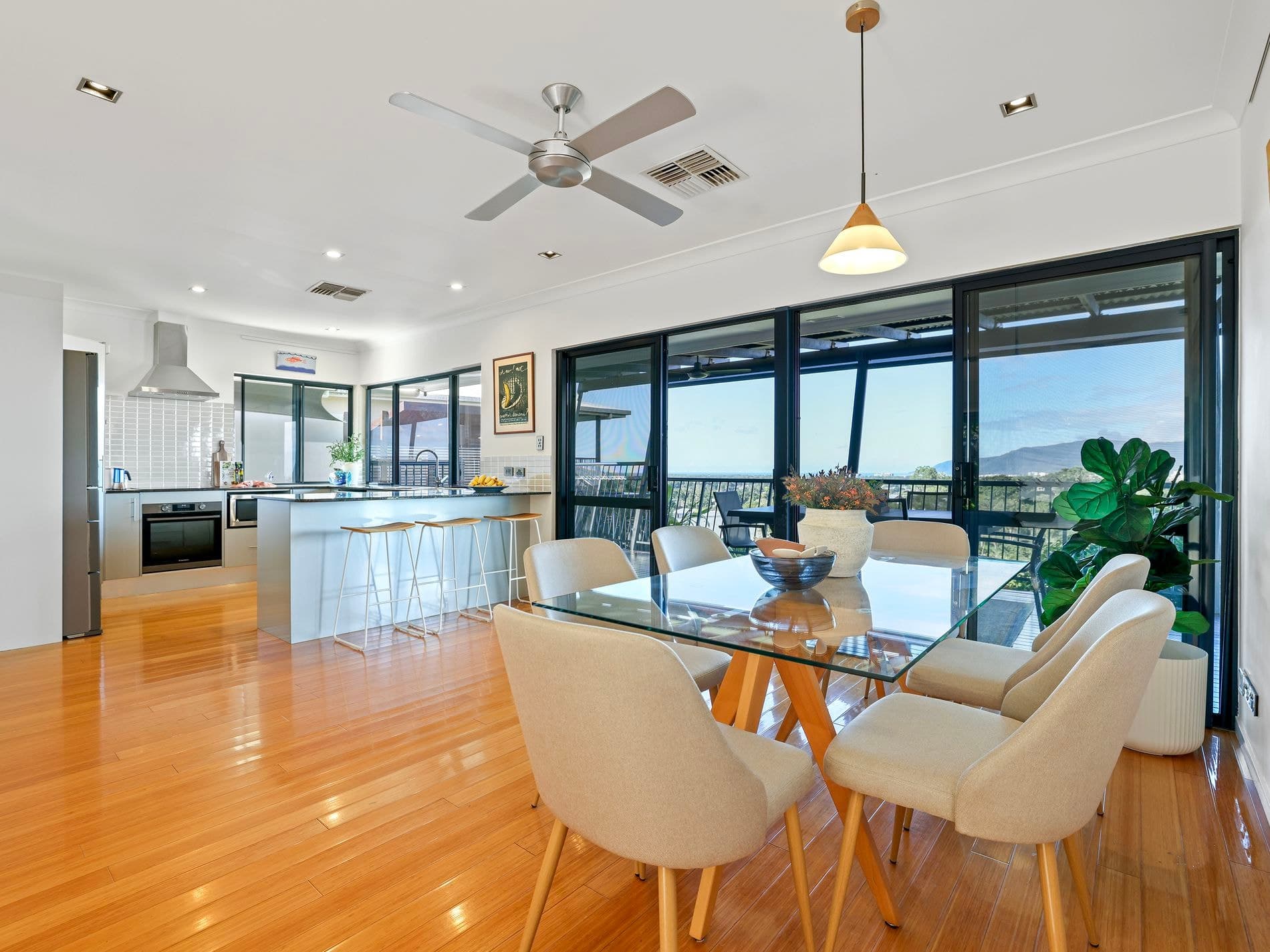 3  Hayles Close, MOOROOBOOL, Mooroobool - Thumbnail 6