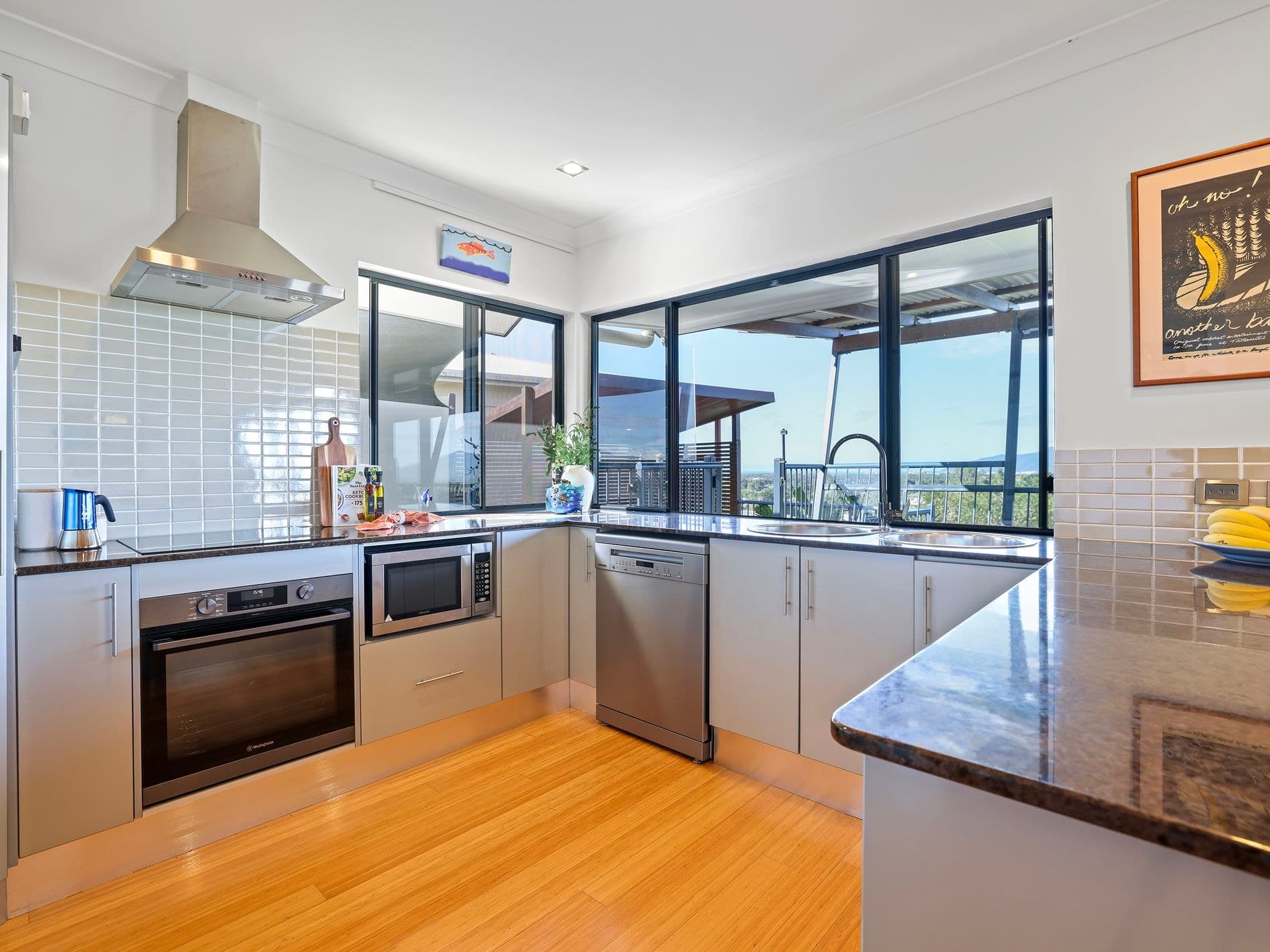 3  Hayles Close, MOOROOBOOL, Mooroobool - Thumbnail 7