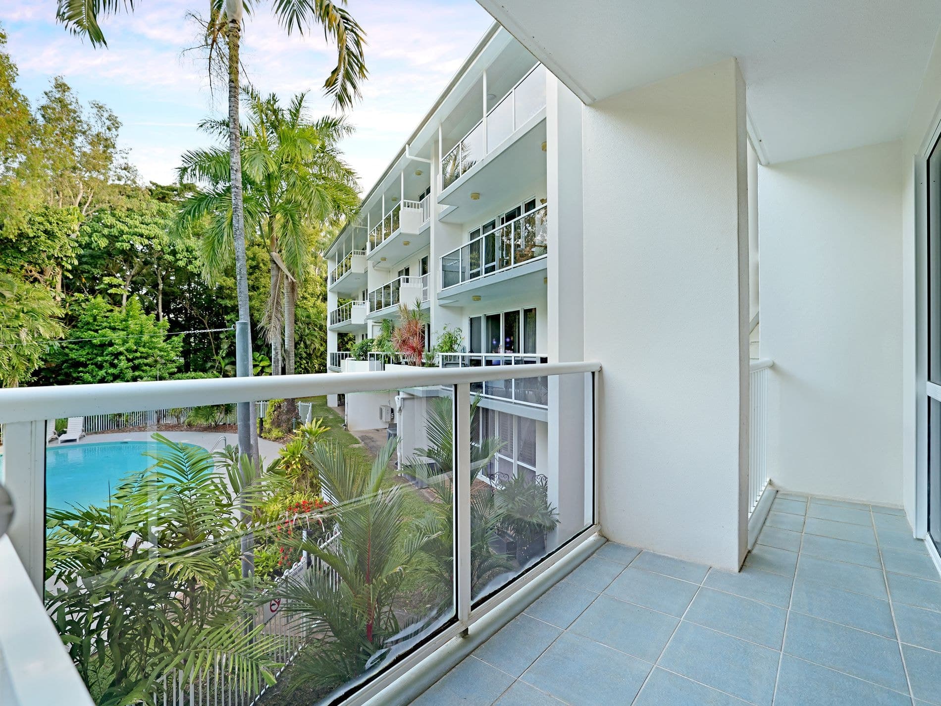 215 / 305-341 Coral Coast Drive, PALM COVE, Palm Cove - Thumbnail 5
