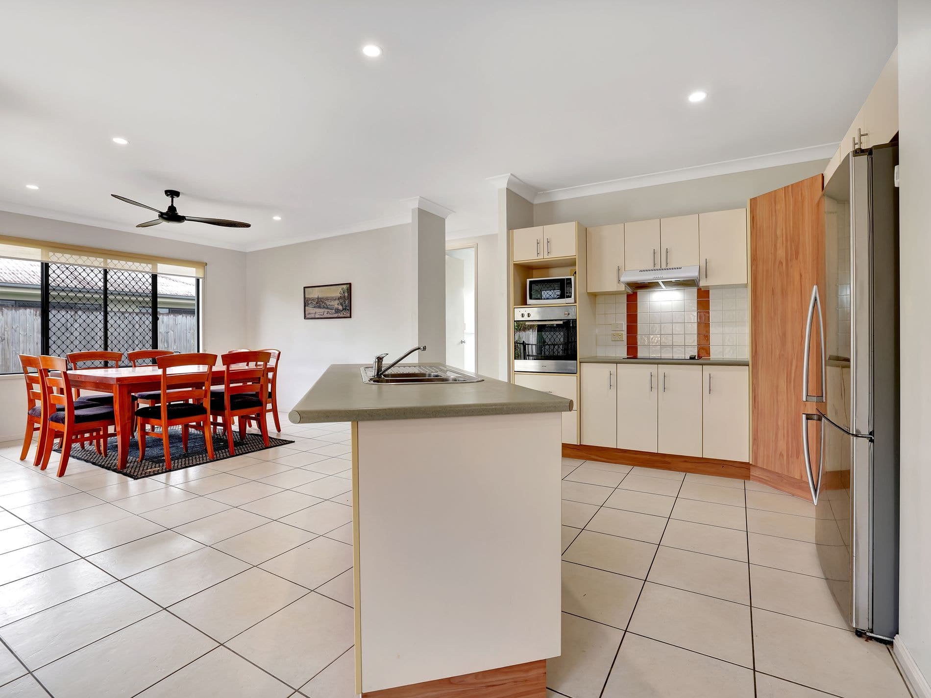 60  Leftwich Street, WHITE ROCK, White Rock - Thumbnail 2