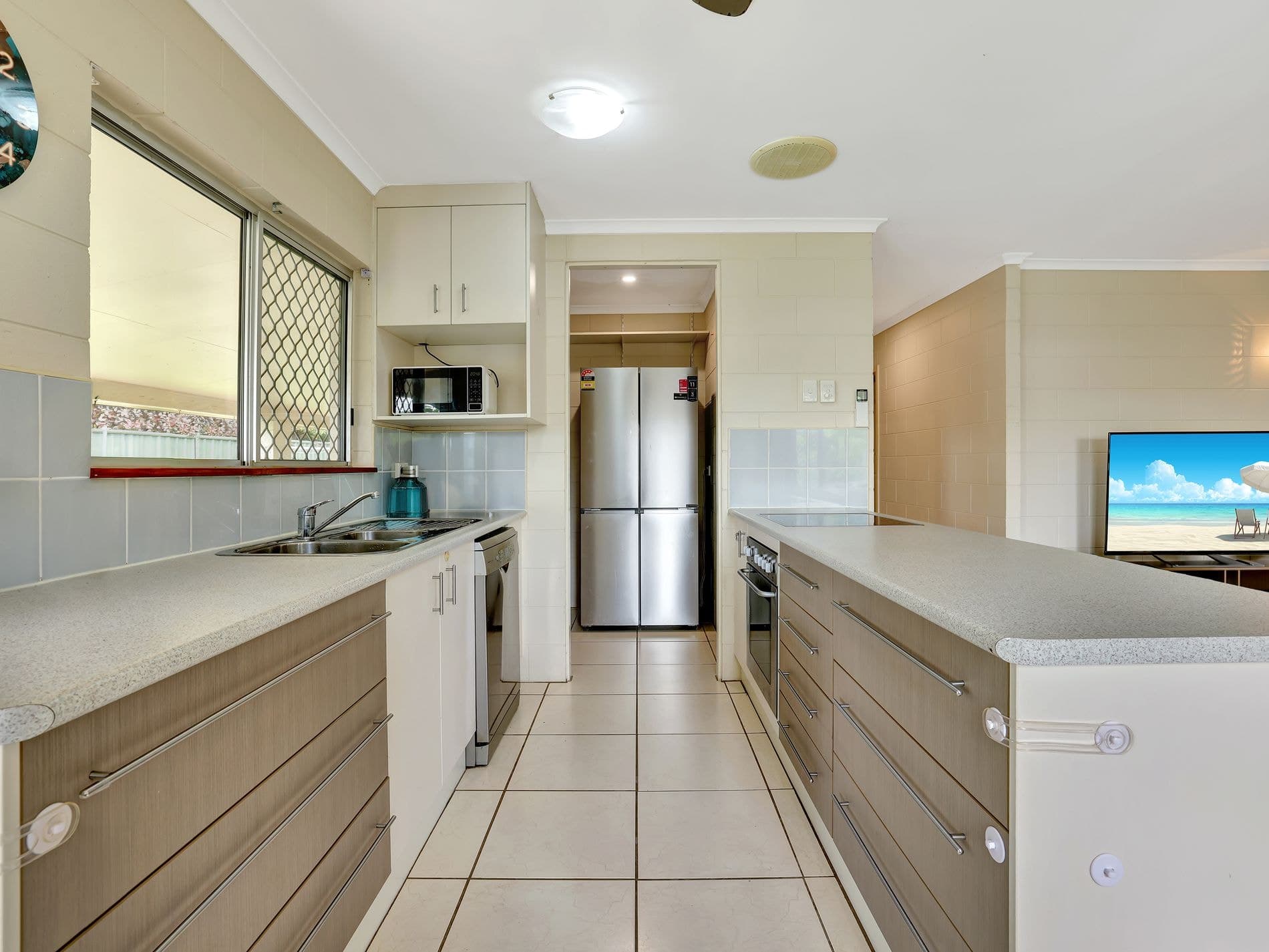 11 Aruma Close, WHITE ROCK, White Rock - Thumbnail 3