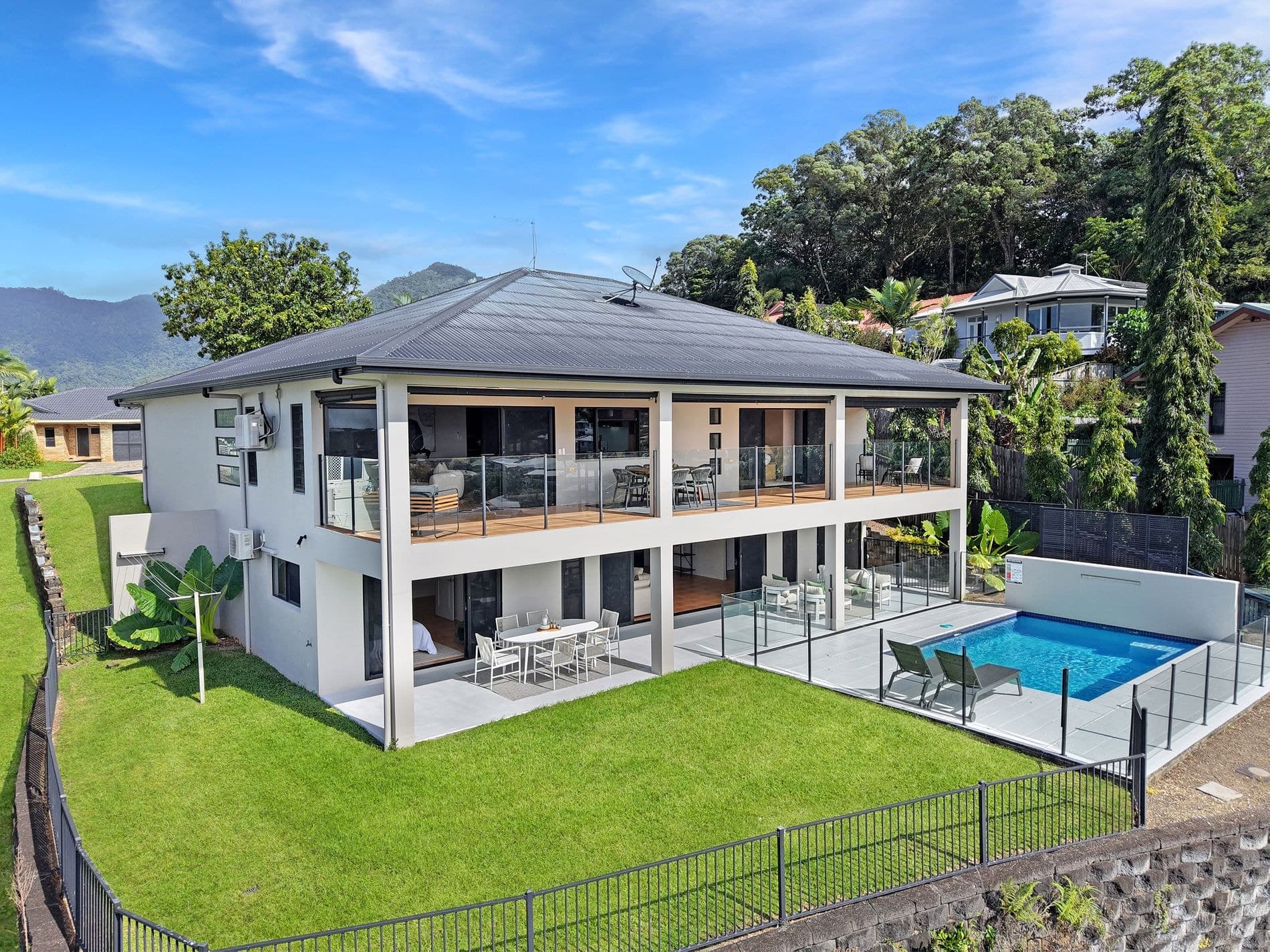 18 Jumna Close, BENTLEY PARK, Bentley Park - Thumbnail 2
