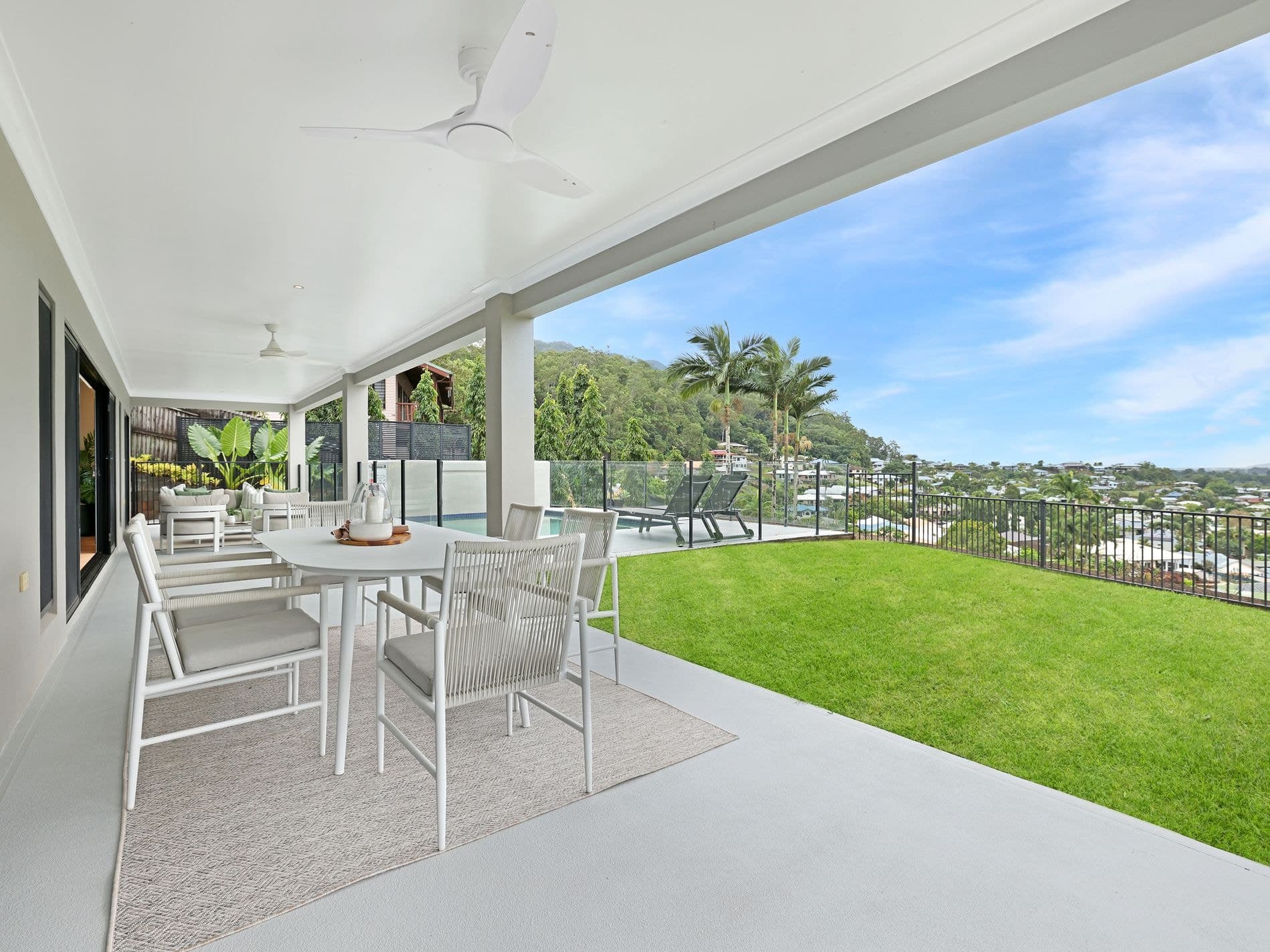 18 Jumna Close, BENTLEY PARK, Bentley Park - Thumbnail 3