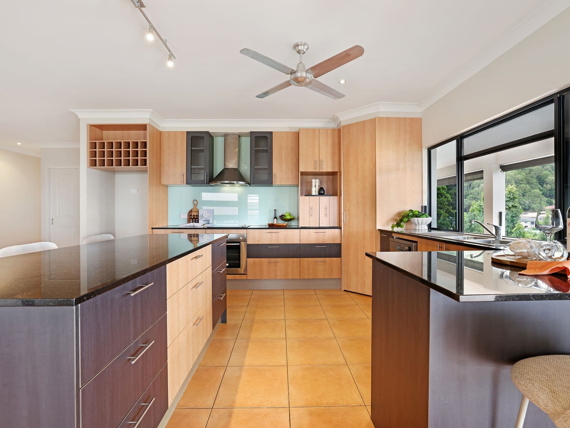 18 Jumna Close, BENTLEY PARK, Bentley Park - Thumbnail 6