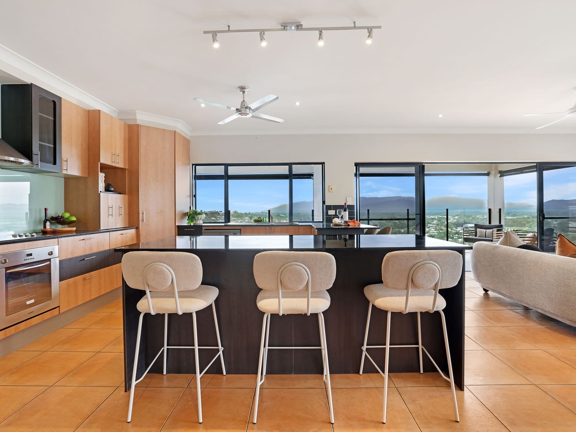 18 Jumna Close, BENTLEY PARK, Bentley Park - Thumbnail 7