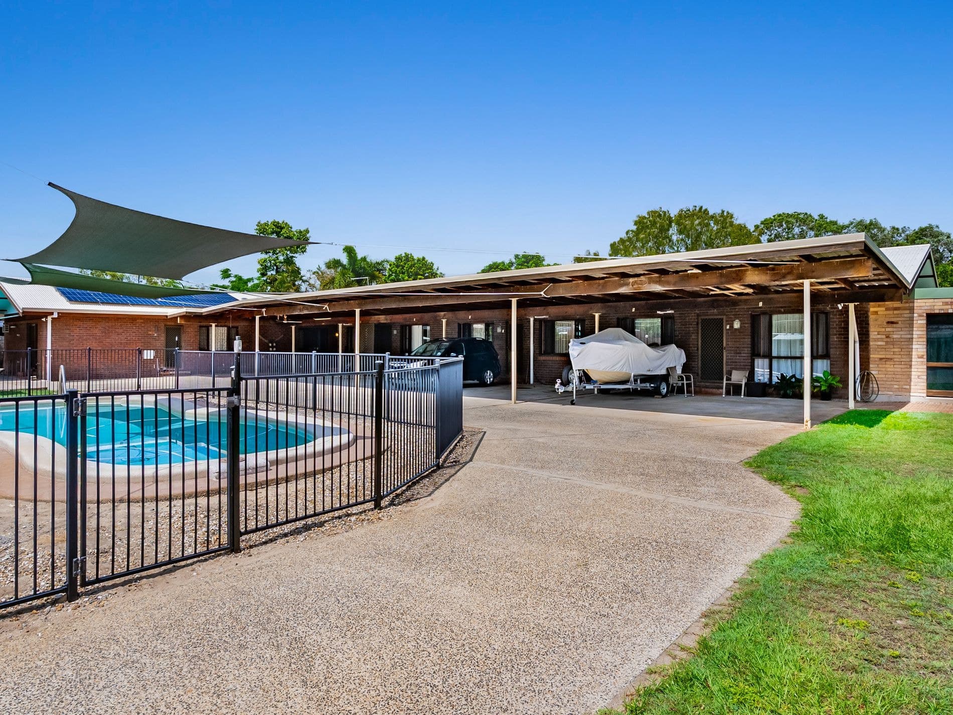 9 Mimosa Street, HOLLOWAYS BEACH, Holloways Beach - Thumbnail 2