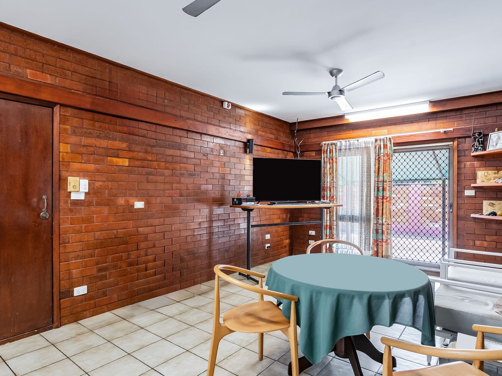 9 Mimosa Street, HOLLOWAYS BEACH, Holloways Beach - Thumbnail 7