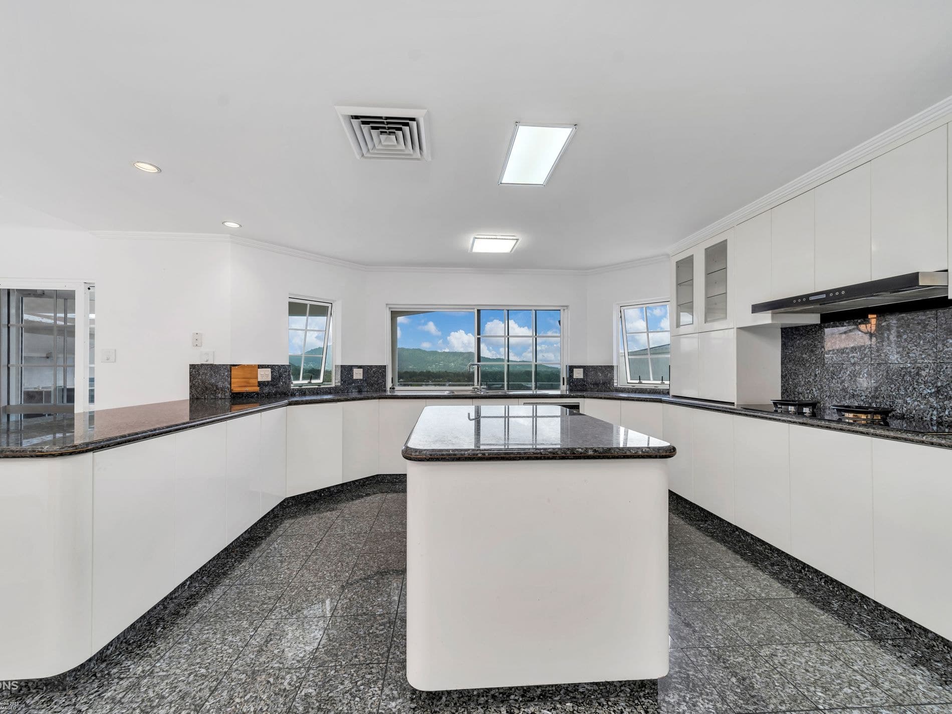 58 Koppen Terrace, MOOROOBOOL, Mooroobool - Thumbnail 8