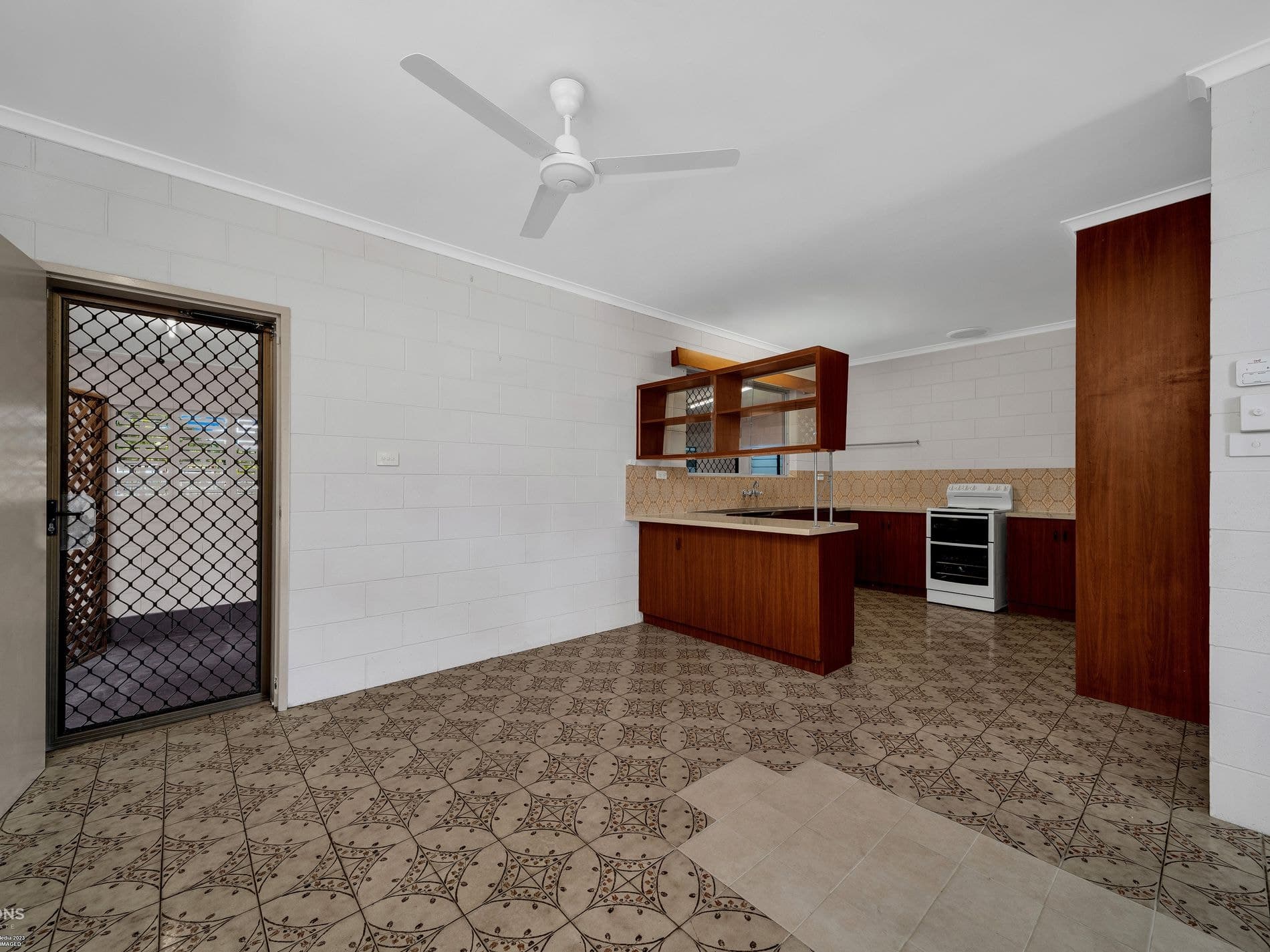 35 Koch Street, MOOROOBOOL, Mooroobool - Thumbnail 5