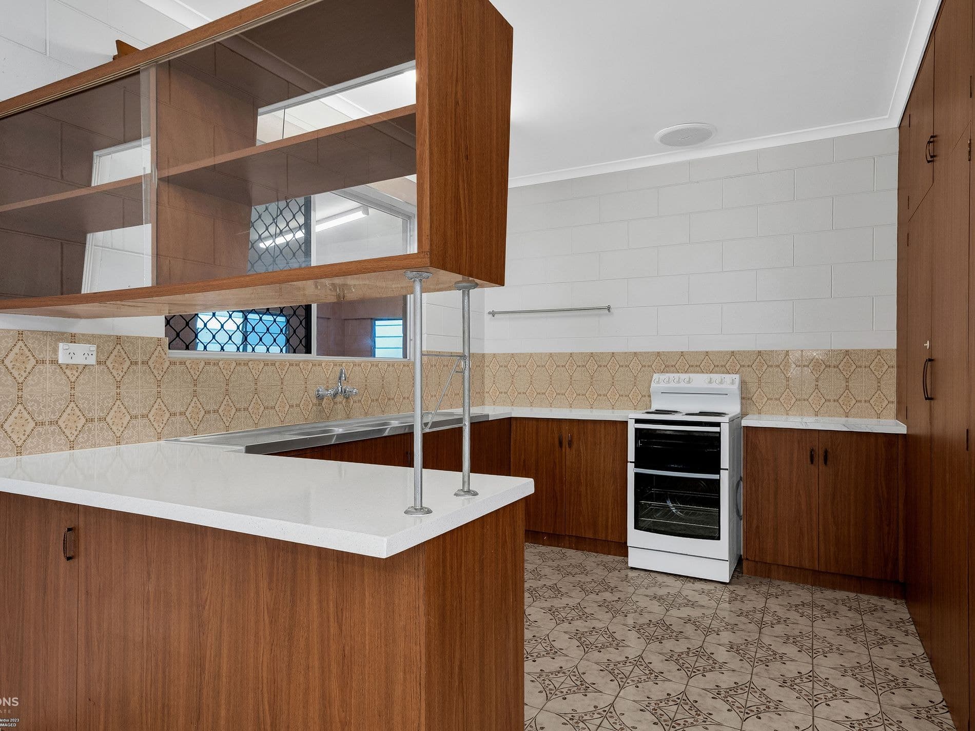 35 Koch Street, MOOROOBOOL, Mooroobool - Thumbnail 6
