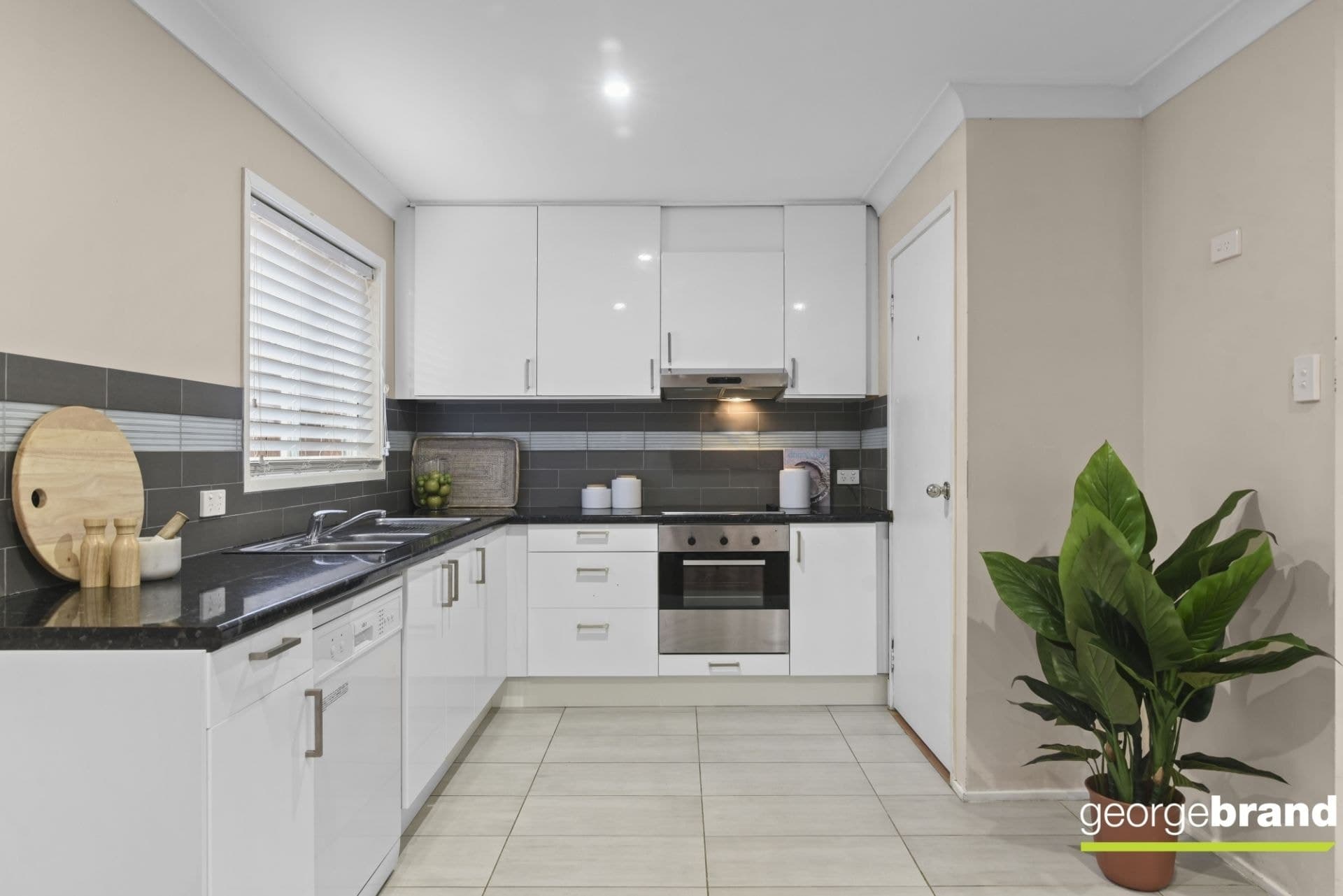 12 Water Street KINCUMBER NSW, Kincumber - Thumbnail 2