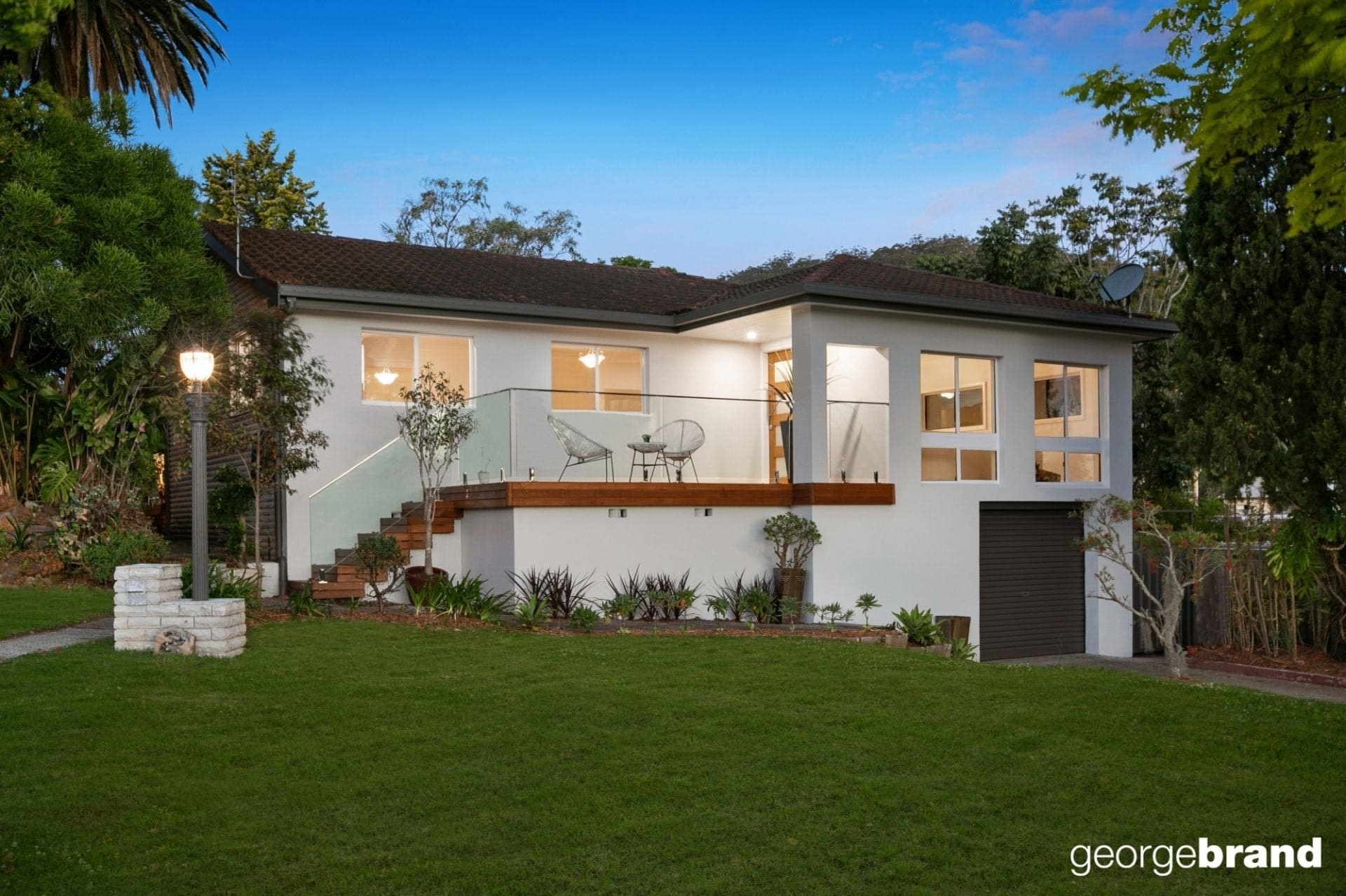 2 Roslyn Garden GREEN POINT NSW, Point - Image 1