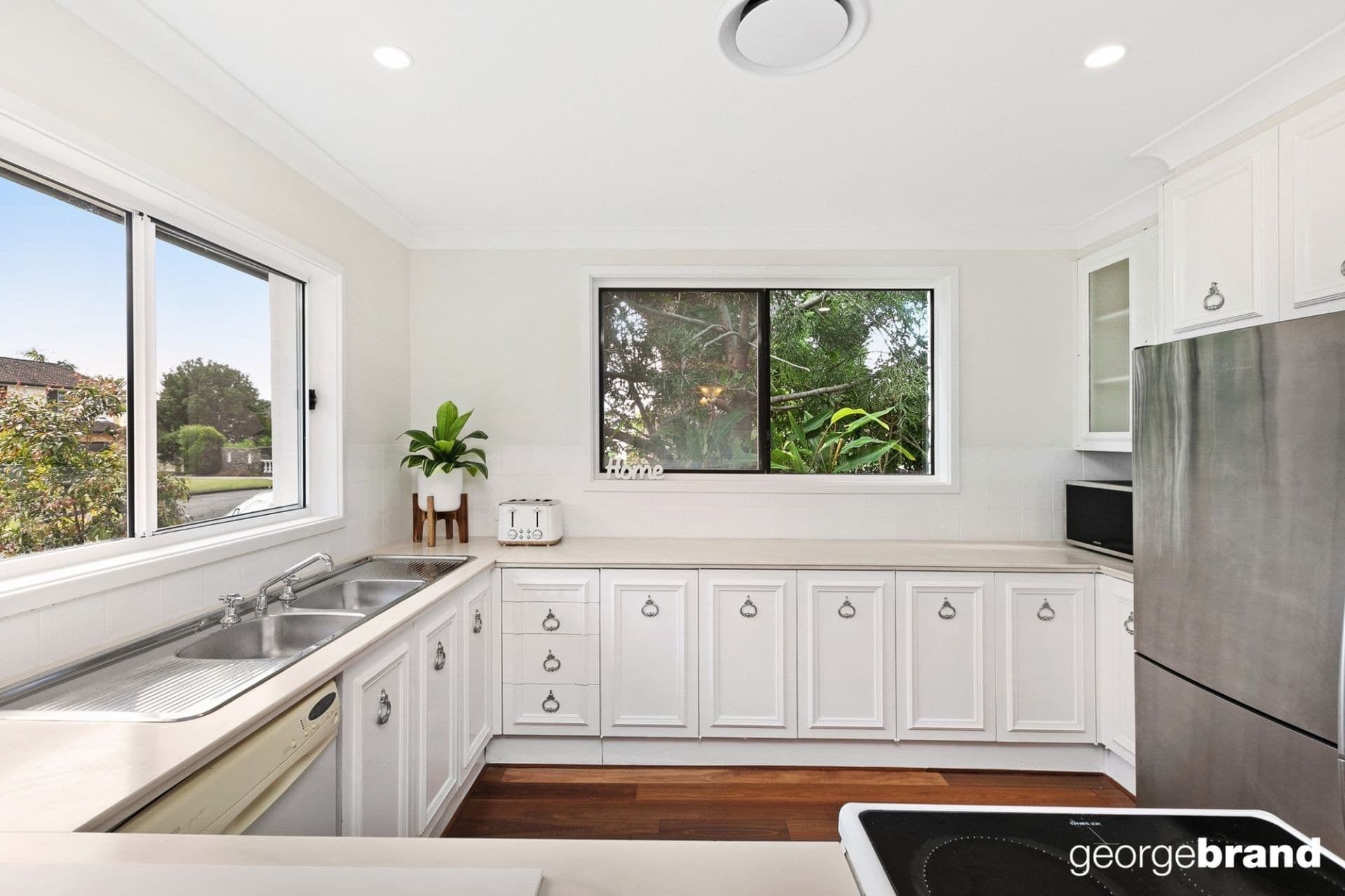 2 Roslyn Garden GREEN POINT NSW, Point - Thumbnail 5