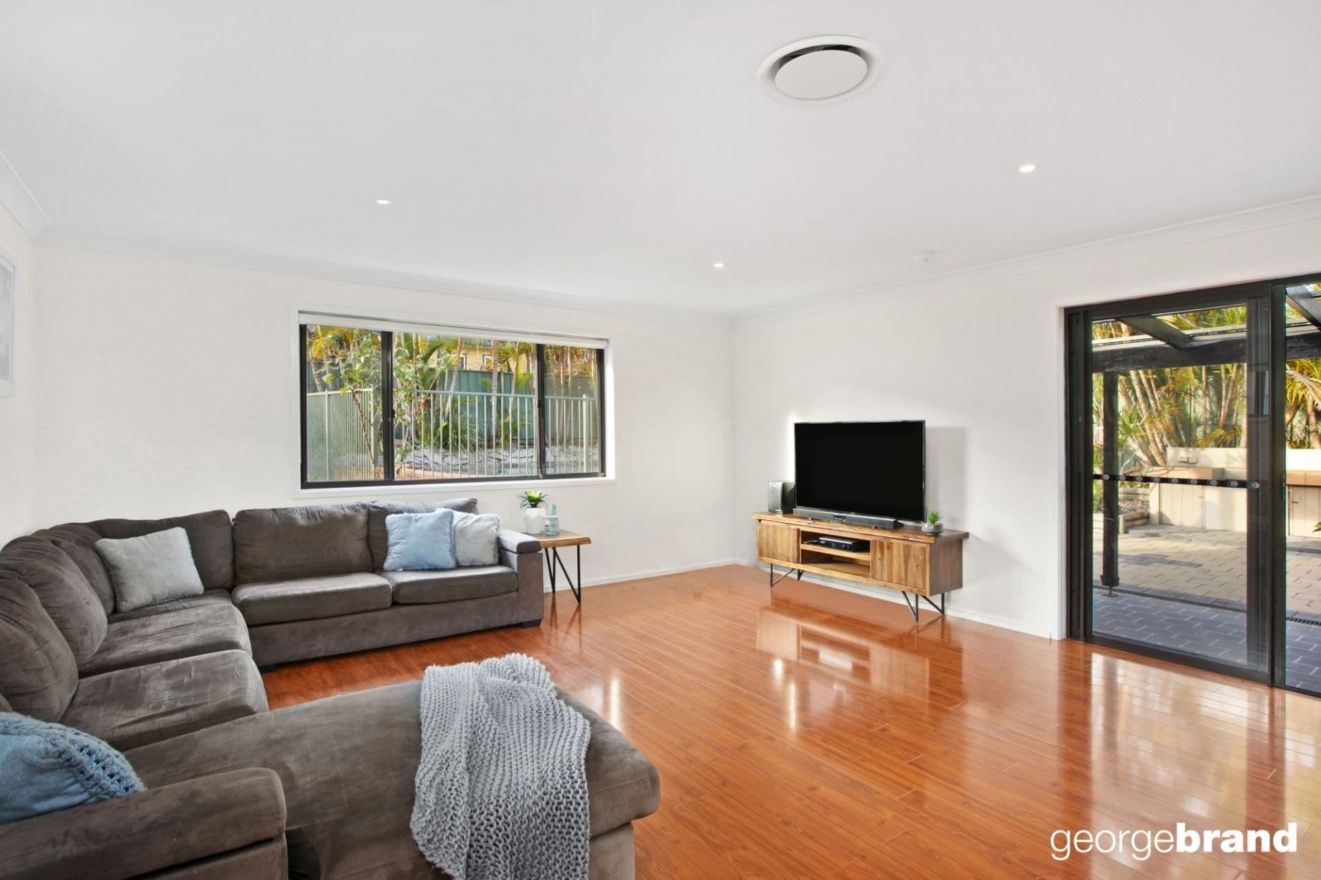 8 Carlo Close KINCUMBER NSW, Kincumber - Thumbnail 2