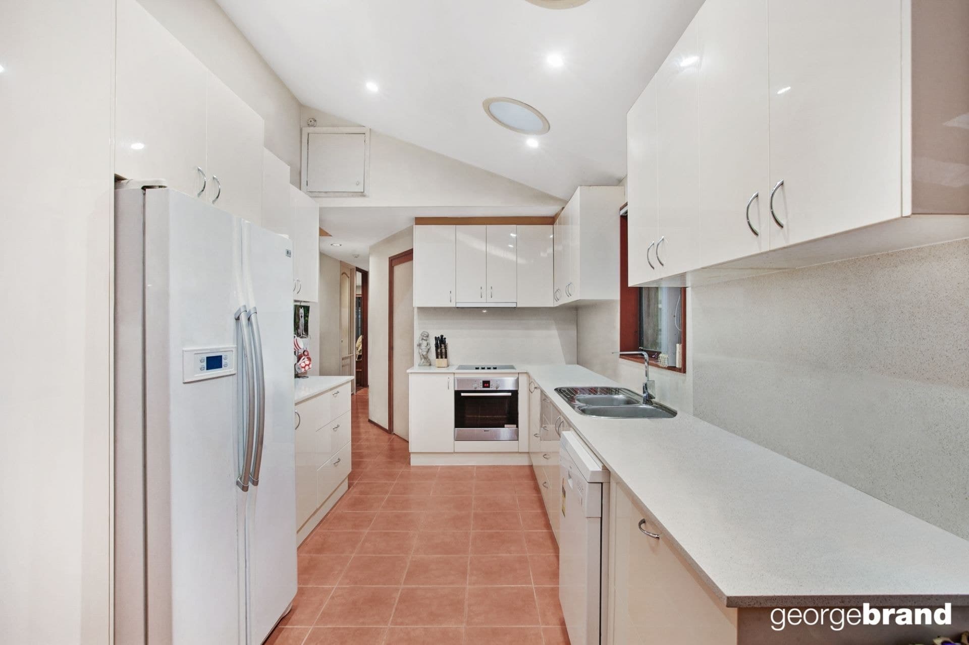 8 Tilba Street KINCUMBER NSW, Kincumber - Thumbnail 2