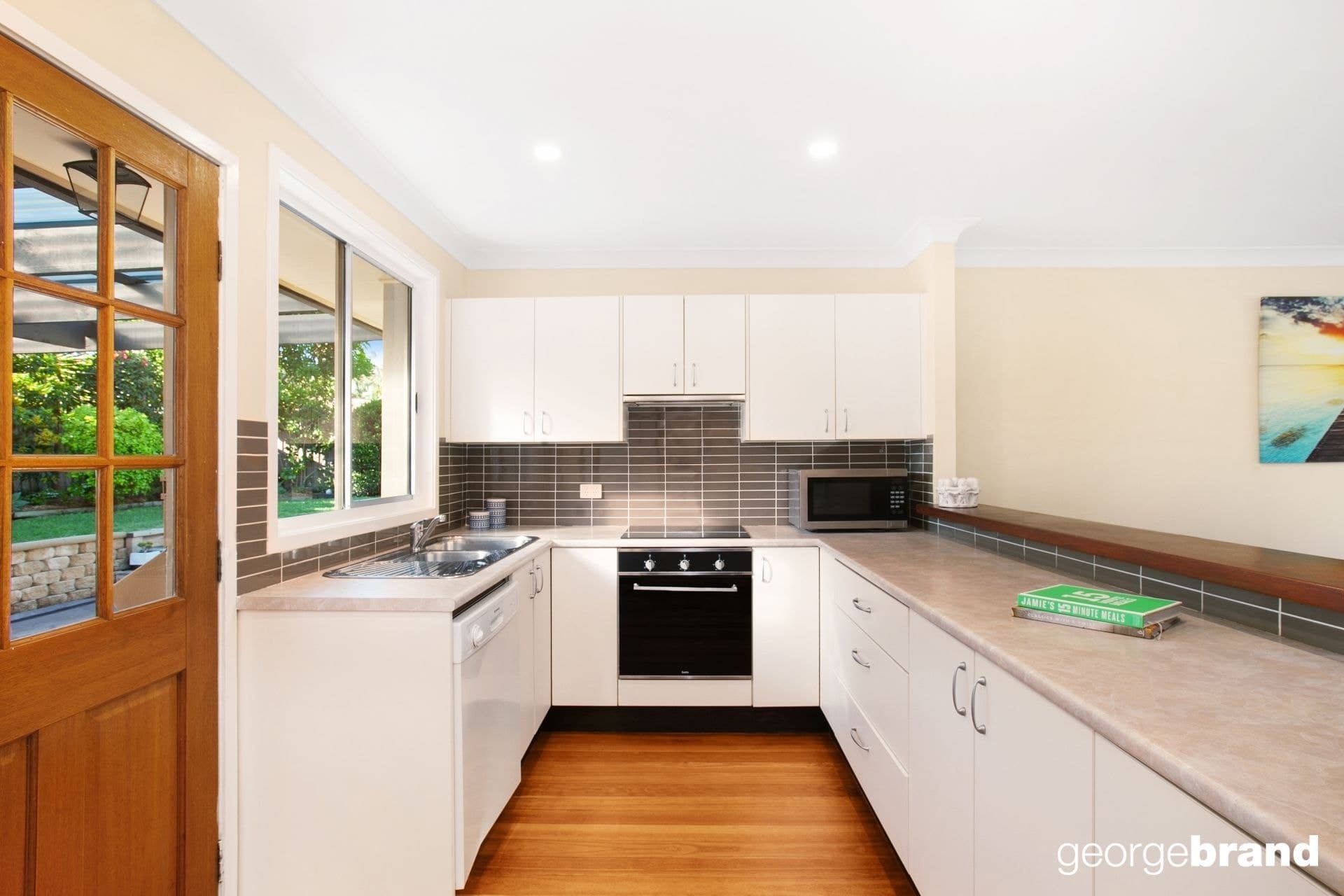 10 Gurrigal Street KINCUMBER NSW, Kincumber - Thumbnail 2