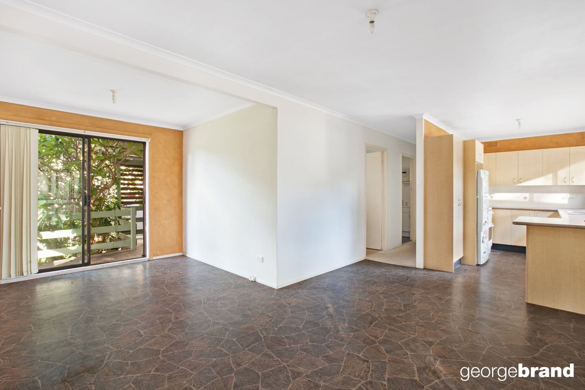2-4 Erambie Road KINCUMBER NSW, Kincumber - Thumbnail 2