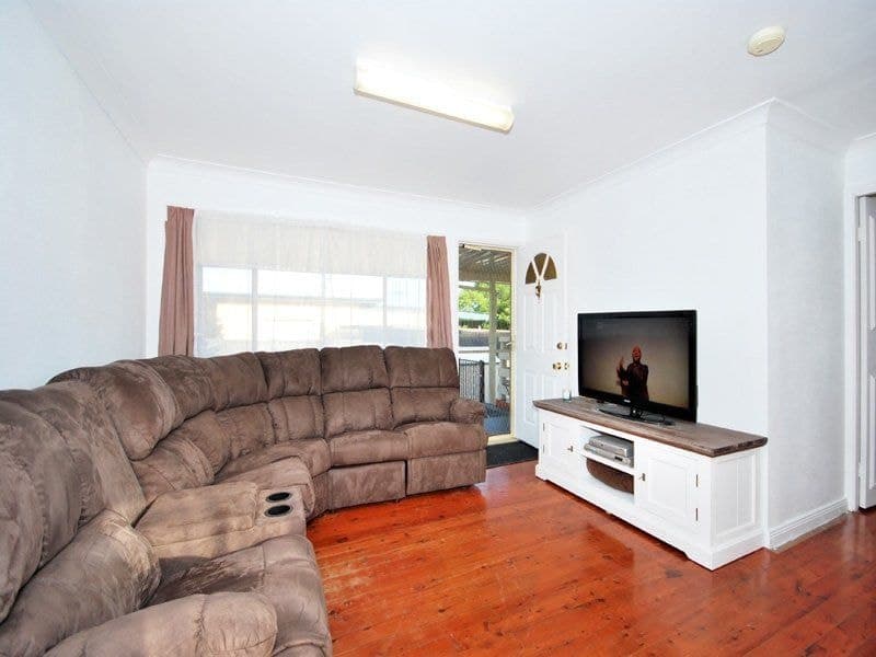 4 Avoca Drive KINCUMBER NSW, Kincumber - Thumbnail 4