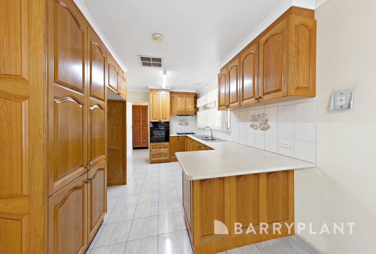 16 Mulhall Drive, St Albans, VIC 3021, St Albans - Thumbnail 3