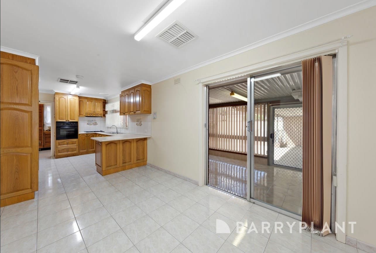 16 Mulhall Drive, St Albans, VIC 3021, St Albans - Thumbnail 4