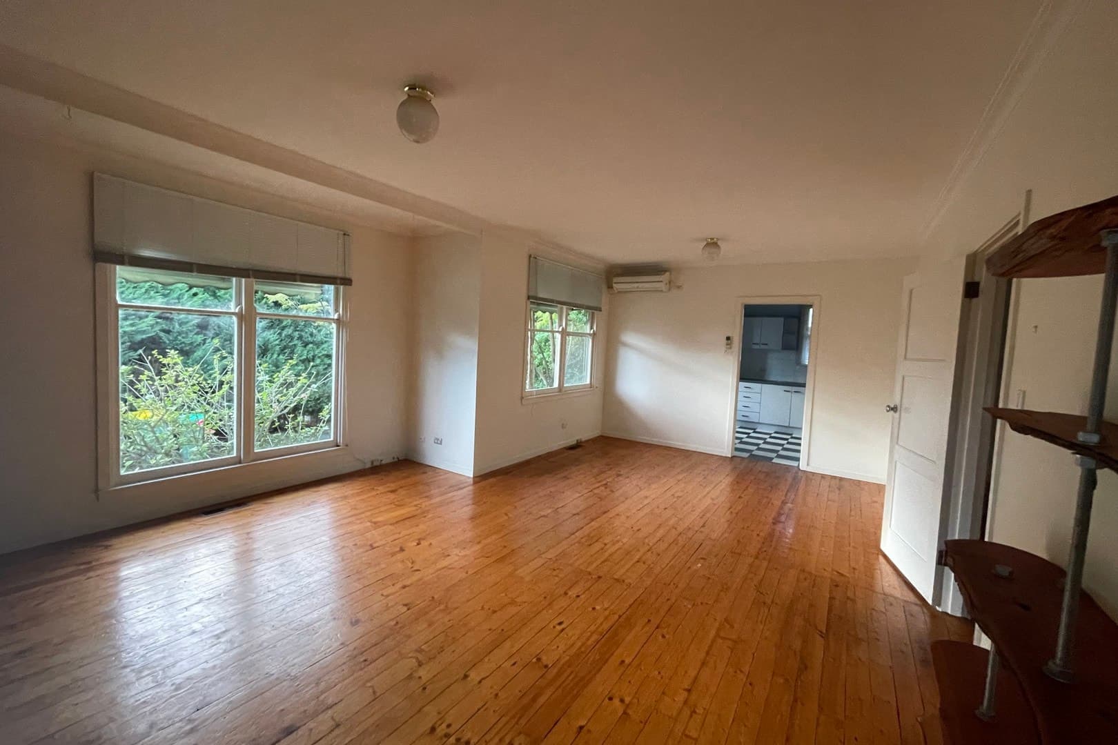 33 Erskine Avenue, Reservoir, VIC 3073, Reservoir - Thumbnail 2