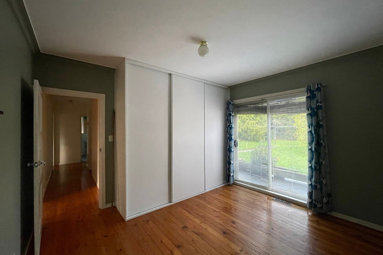 33 Erskine Avenue, Reservoir, VIC 3073, Reservoir - Thumbnail 5