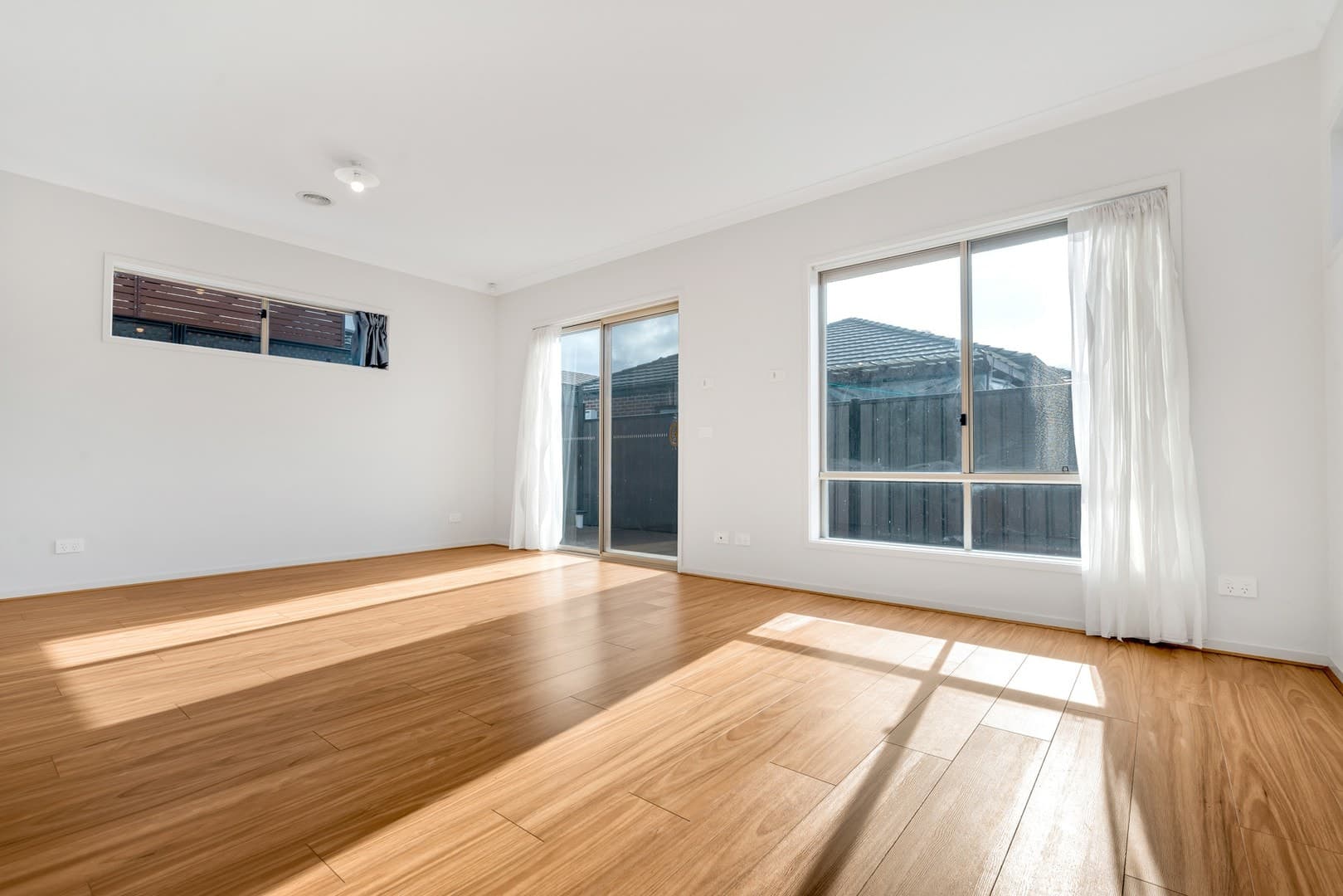 35 Travers Street, Craigieburn, VIC 3064, Craigieburn - Thumbnail 2