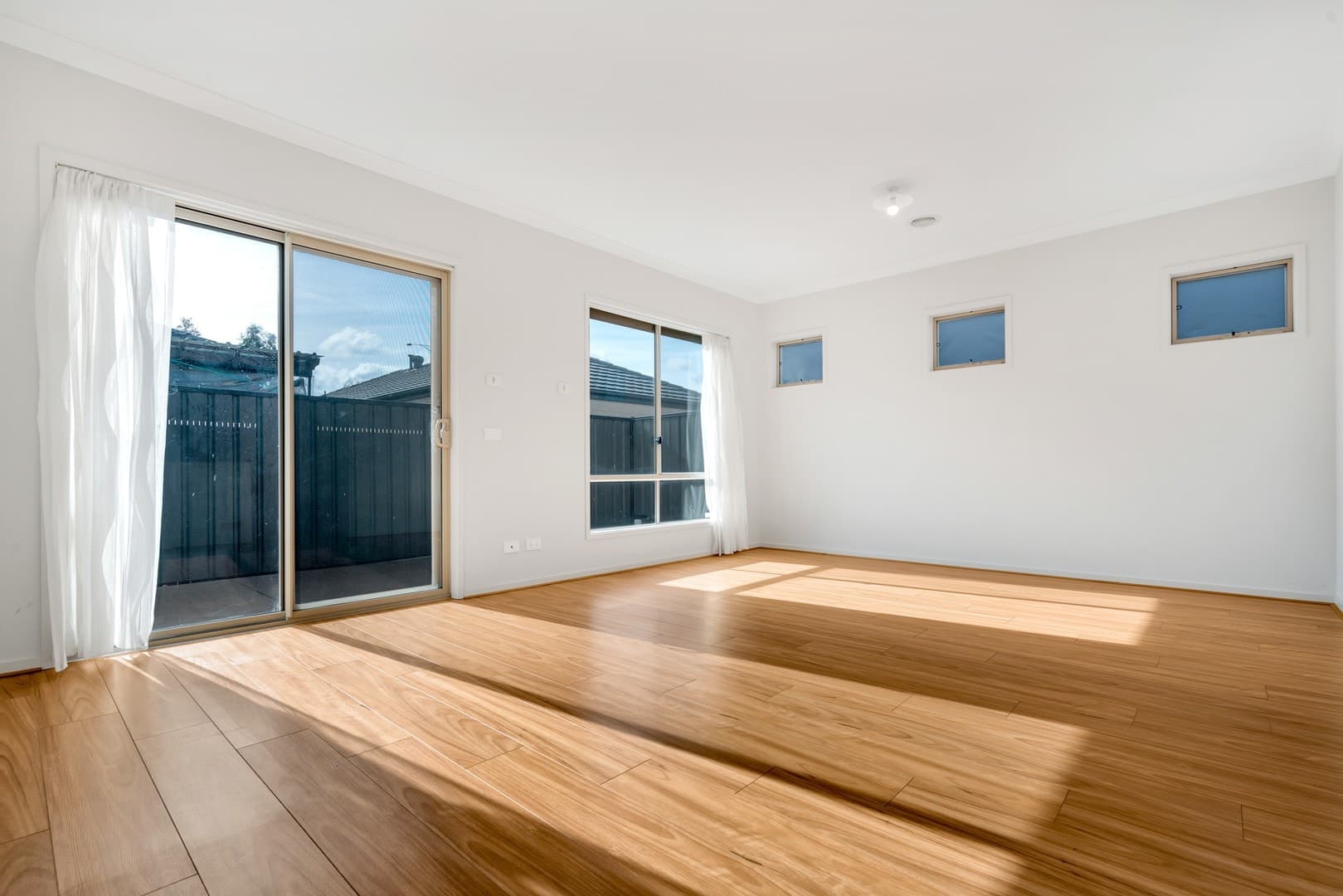 35 Travers Street, Craigieburn, VIC 3064, Craigieburn - Thumbnail 3