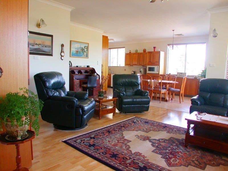 GREEN POINT, Green Point - Thumbnail 6