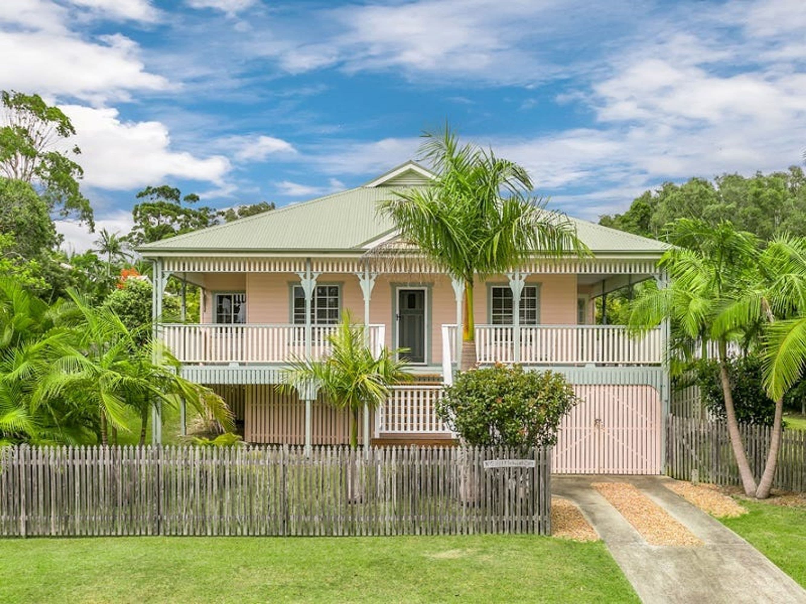2 Bottlebrush Cres, Suffolk Park - Image 1