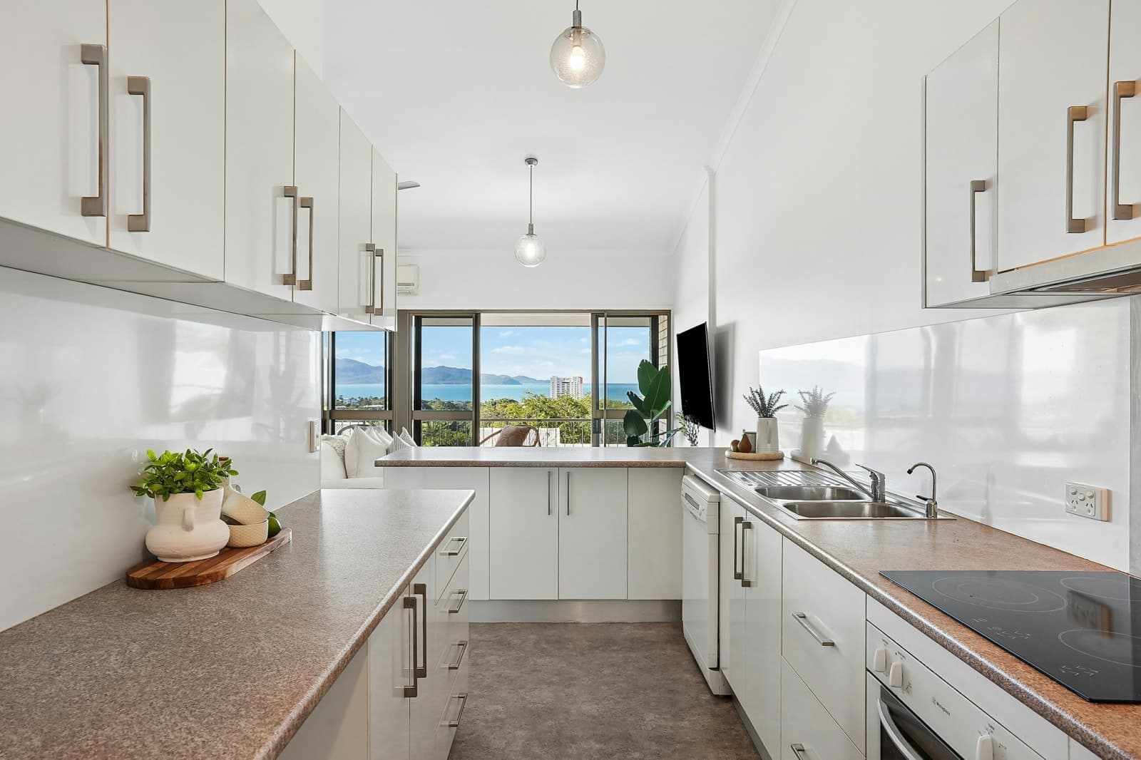 9/330-332 Stanley Street, NORTH WARD, North Ward - Thumbnail 2