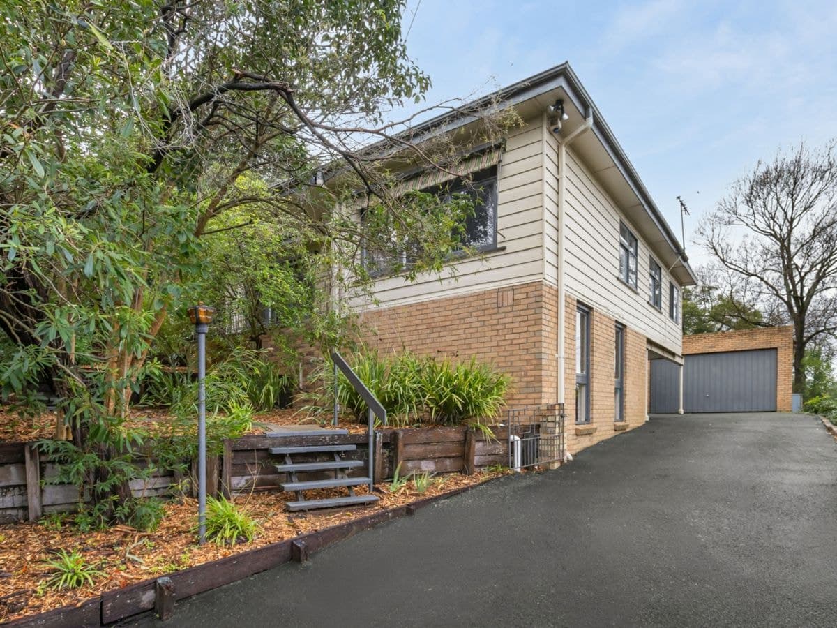 10 Glenvale Road, RINGWOOD NORTH, Ringwood North - Image 1