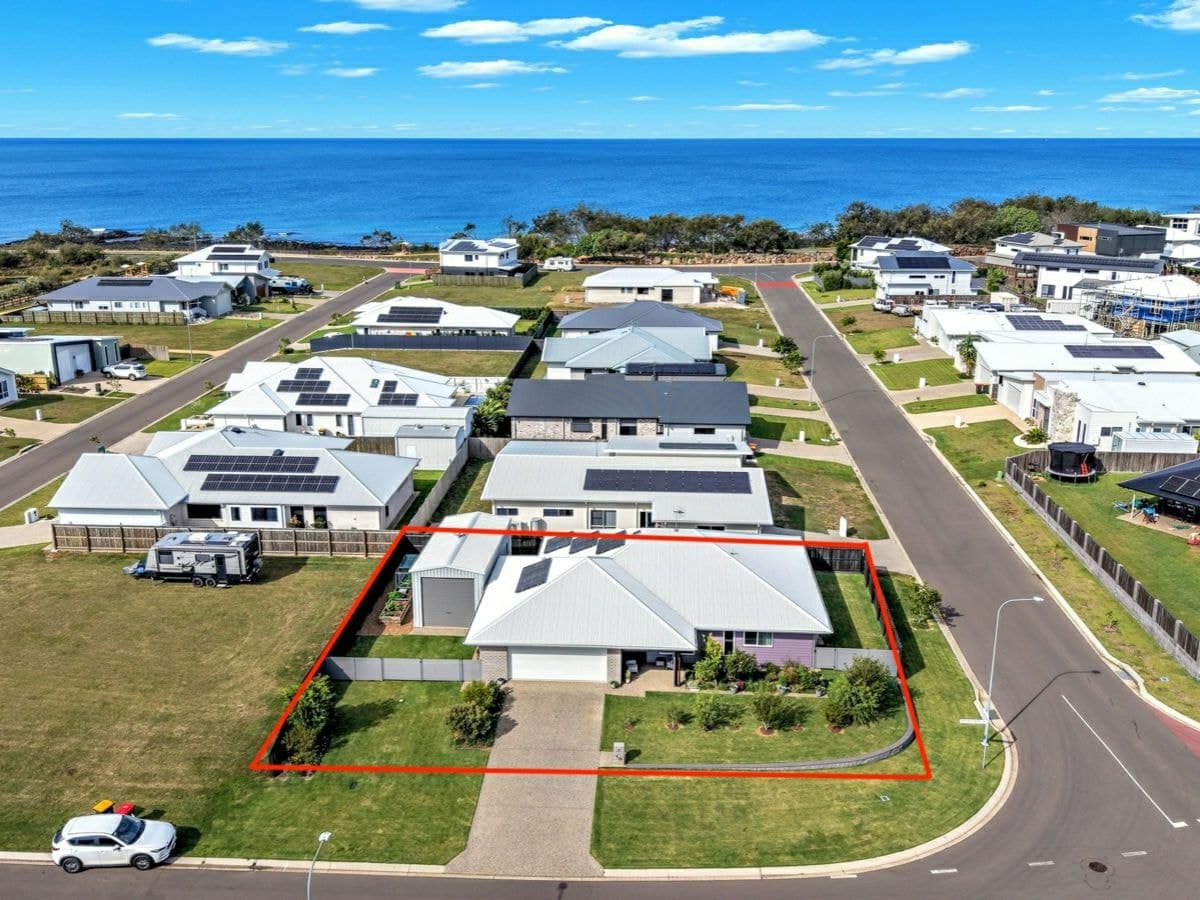 18 Lady Musgrave Drive, INNES PARK, Innes Park - Thumbnail 2