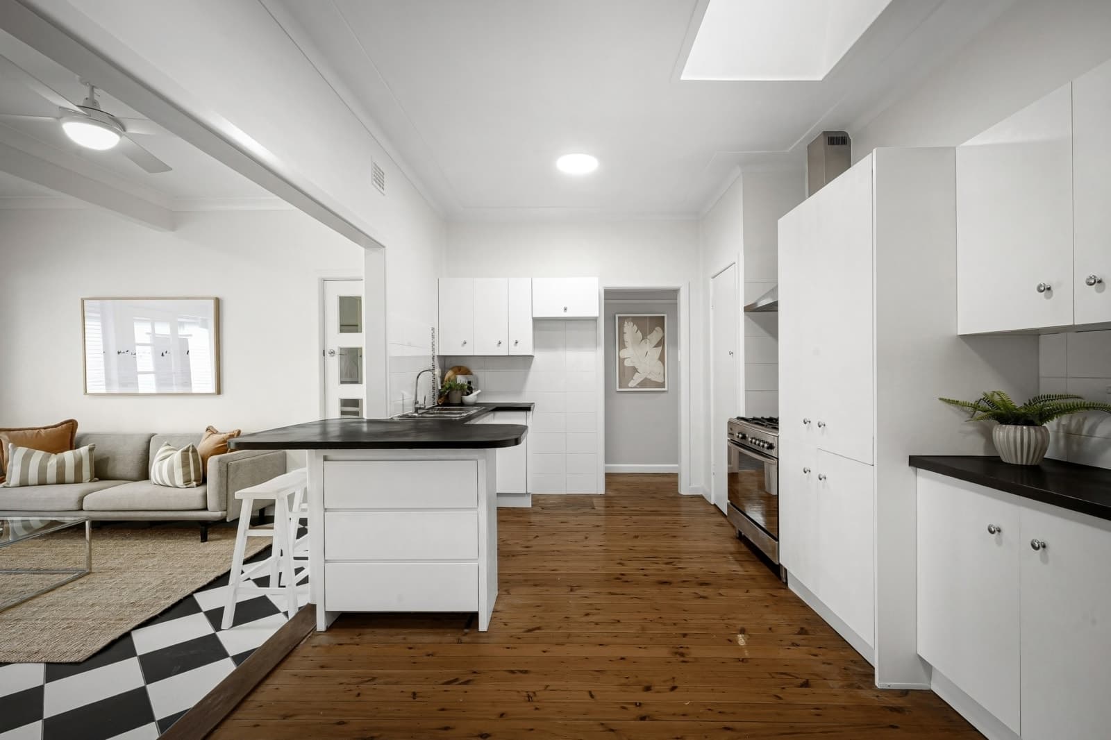 10 Carter Crescent, GYMEA BAY, Gymea Bay - Thumbnail 3