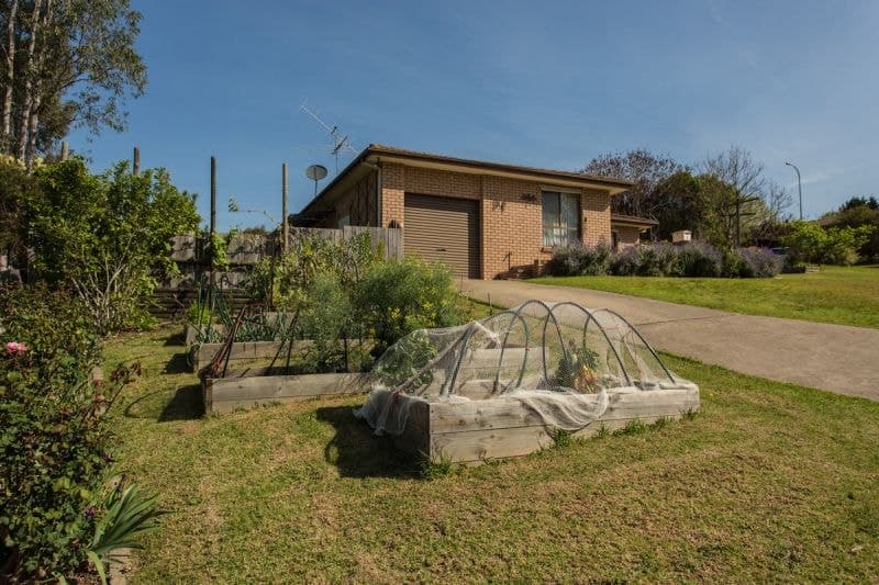 2 Hart Bega NSW, 2 Hart Bega - Image 1