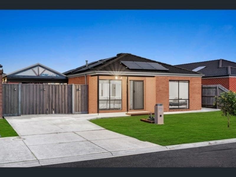 12 Nandaly Place Cranbourne West VIC, Cranbourne West - Image 1