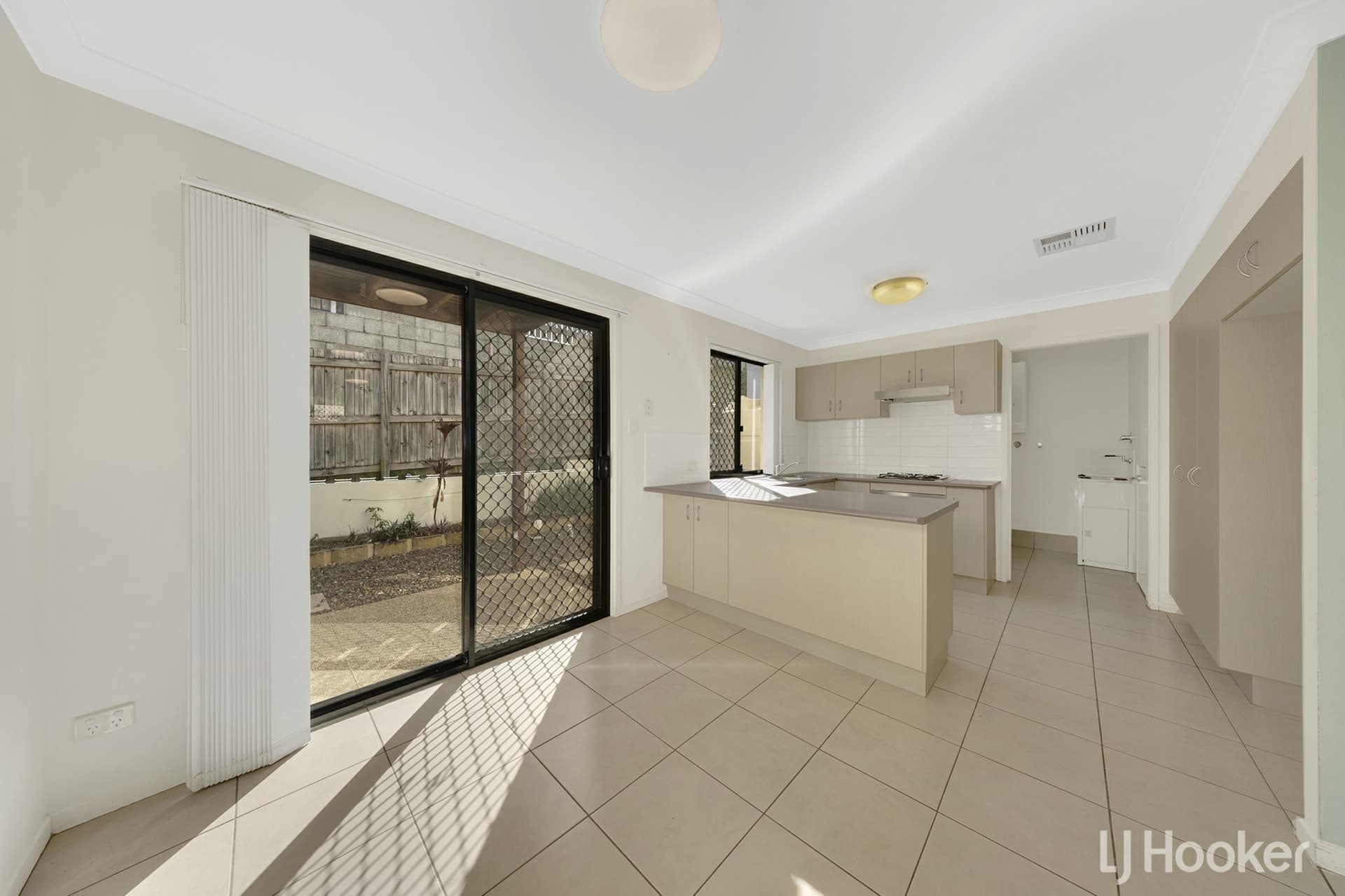 16/21 Roberts Street, South Gladstone, South Gladstone - Thumbnail 5