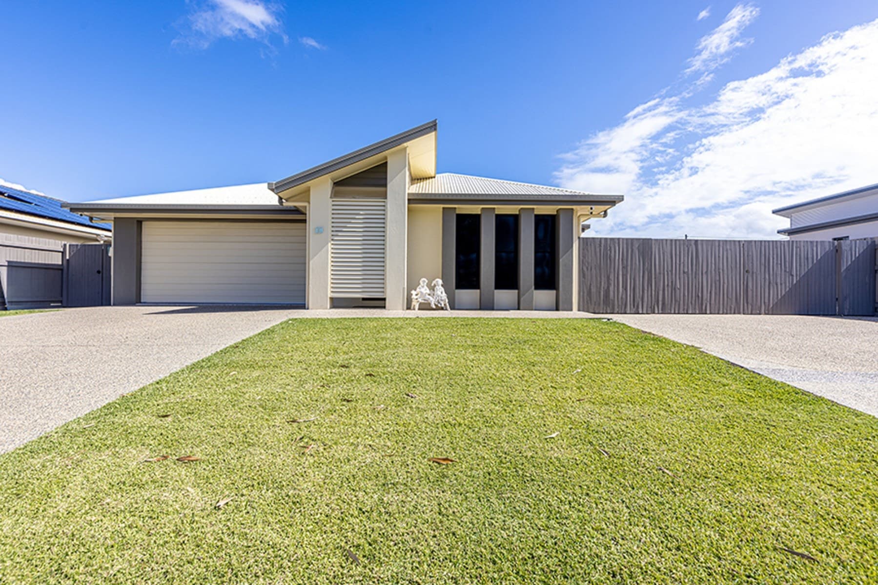 10 Chantilly Court,
											GLENELLA, Glenella - Image 1