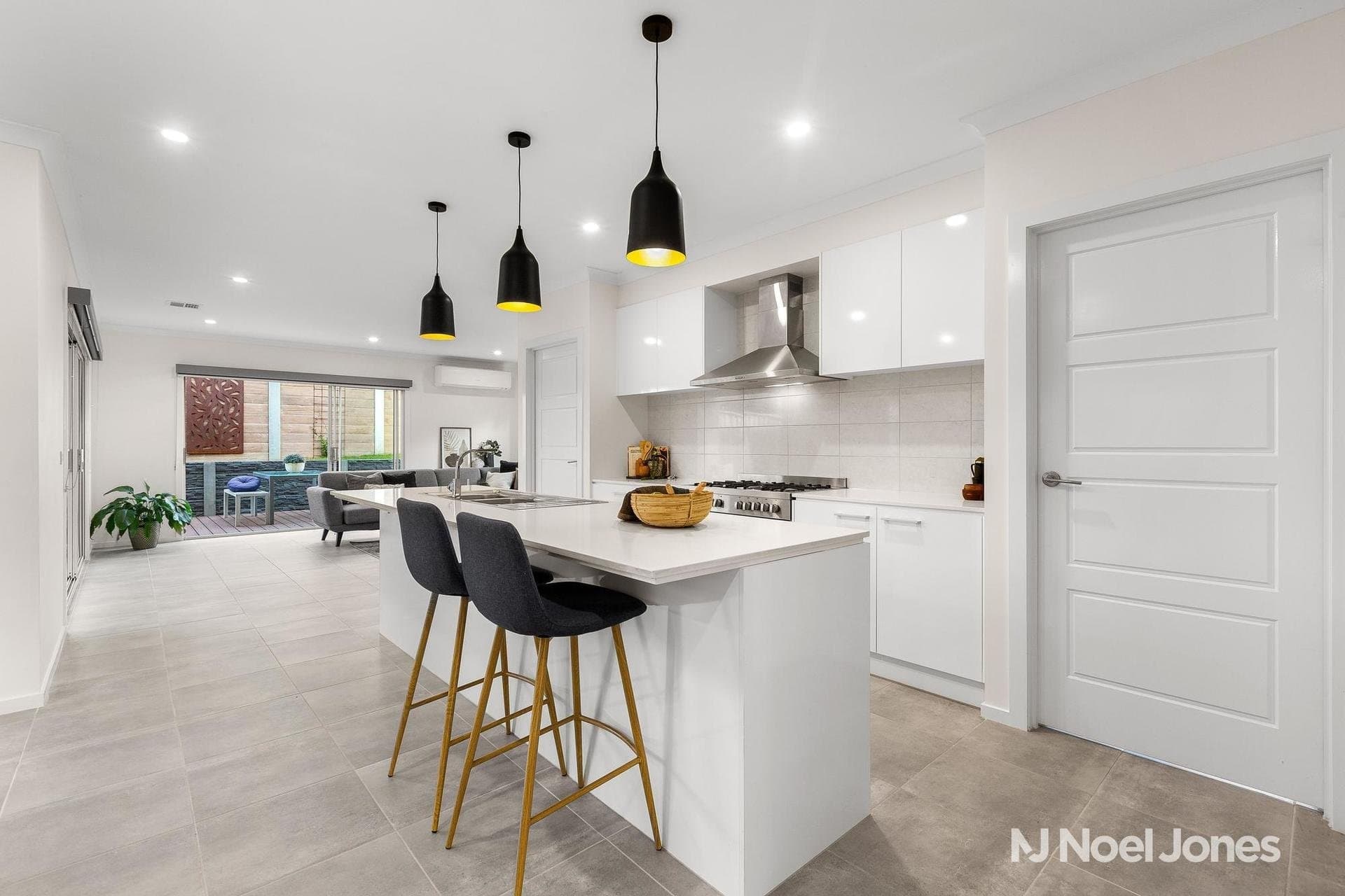 65 Locksley Road, CHIRNSIDE PARK, Chirnside Park - Thumbnail 2