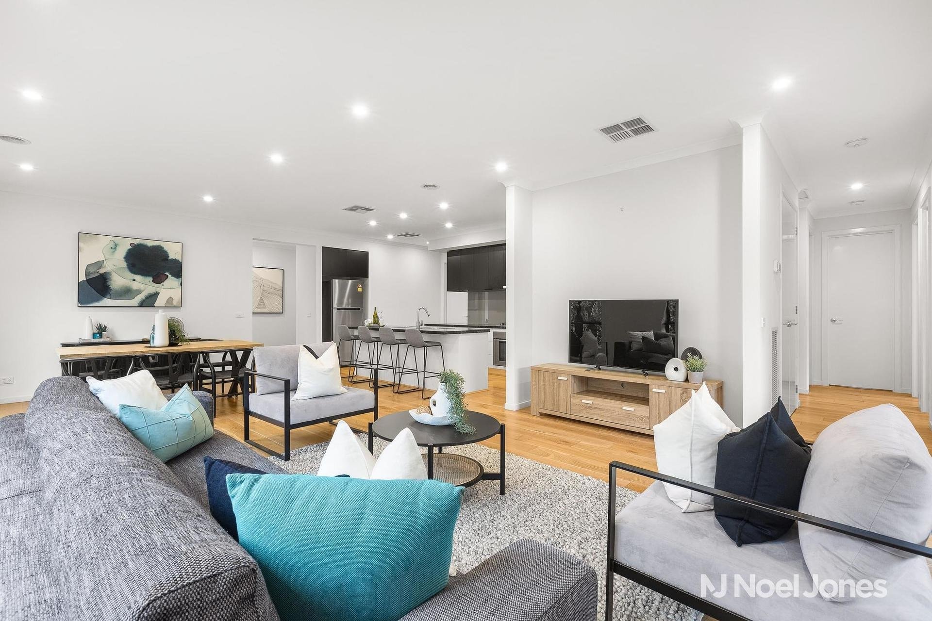 17 Capra Drive, Mooroolbark - Thumbnail 2
