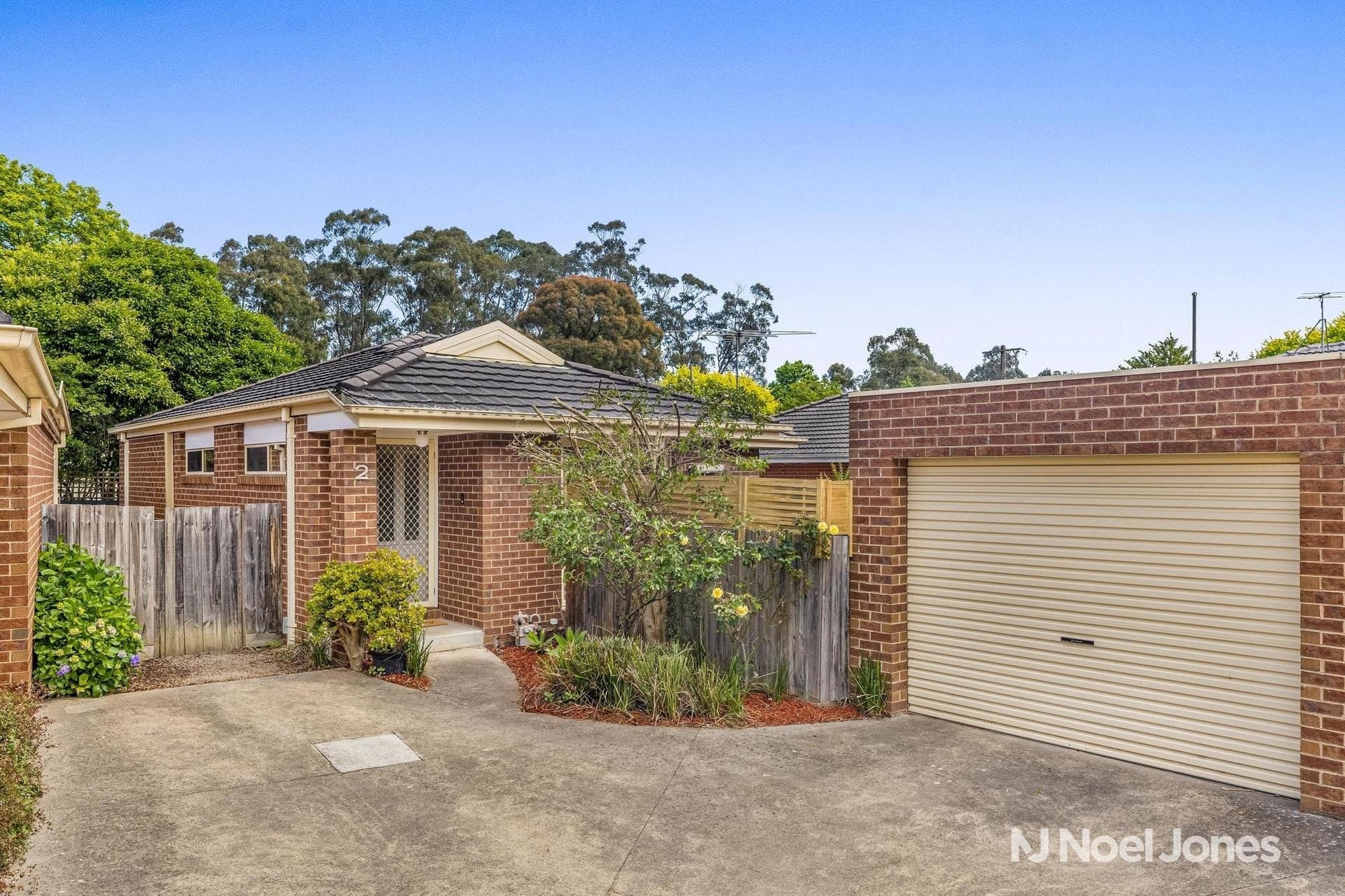 2/14 Elamo Road, Healesville - Image 1