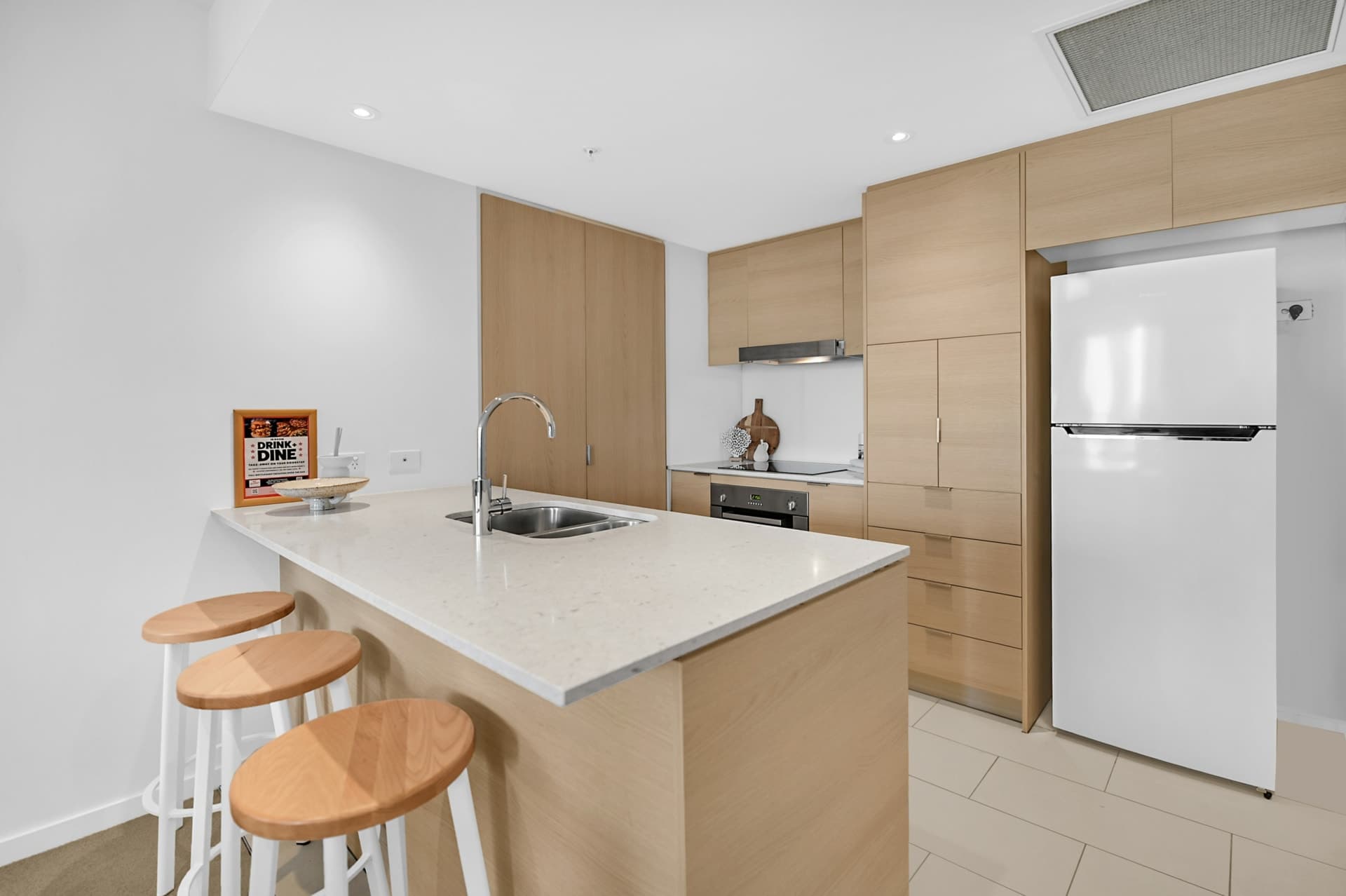 1303/2663 Gold Coast Highway, Broadbeach, Broadbeach - Thumbnail 4