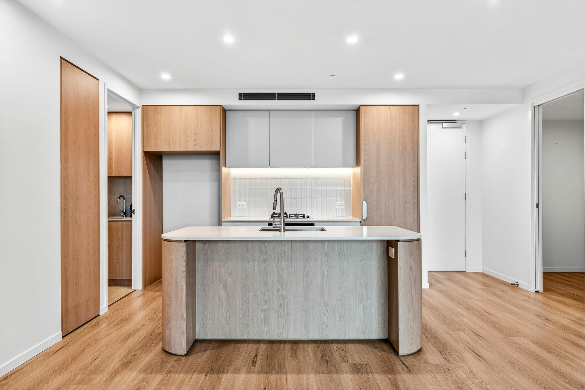 303/146 Surf Parade, Broadbeach, Broadbeach - Image 1