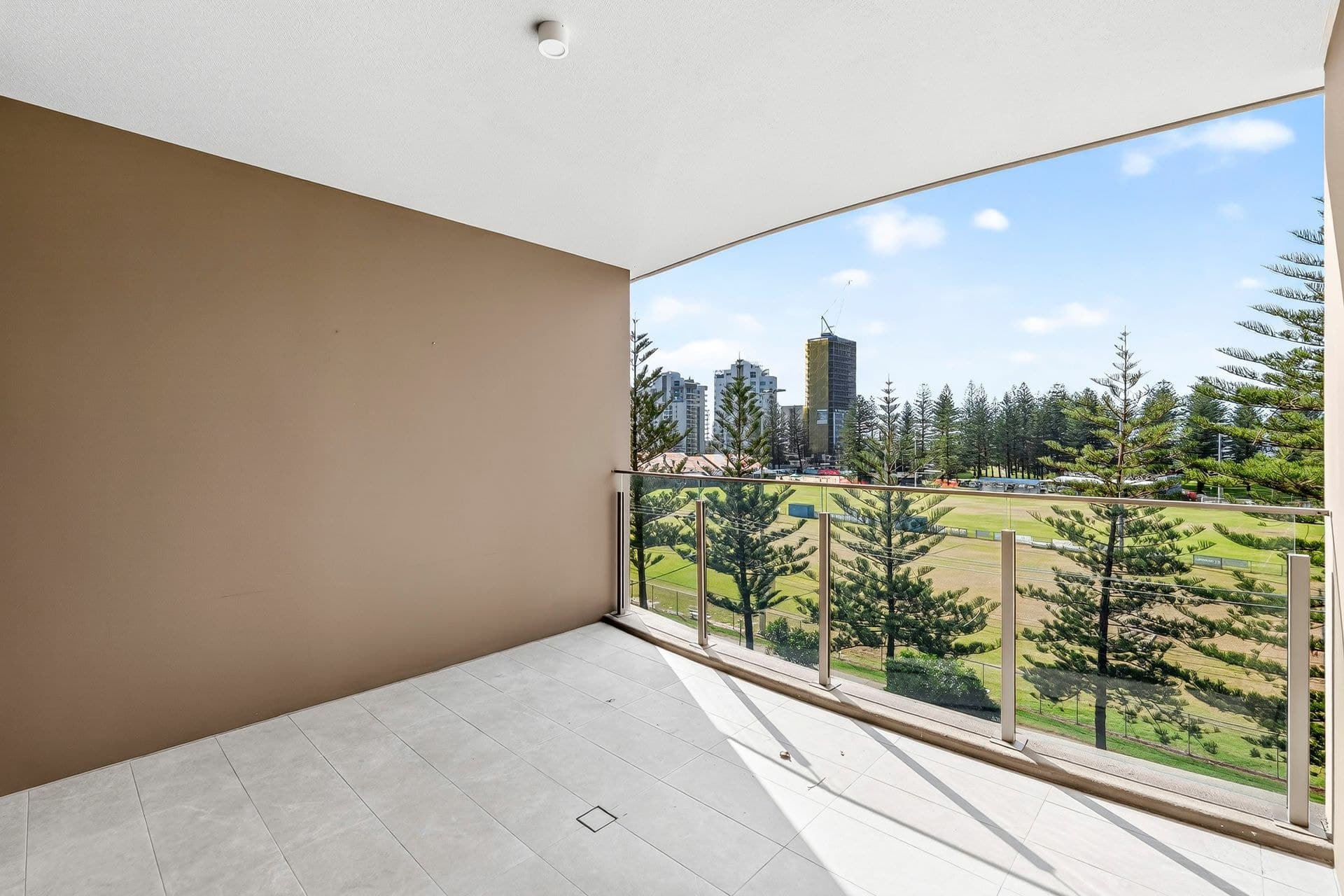 303/146 Surf Parade, Broadbeach, Broadbeach - Thumbnail 2