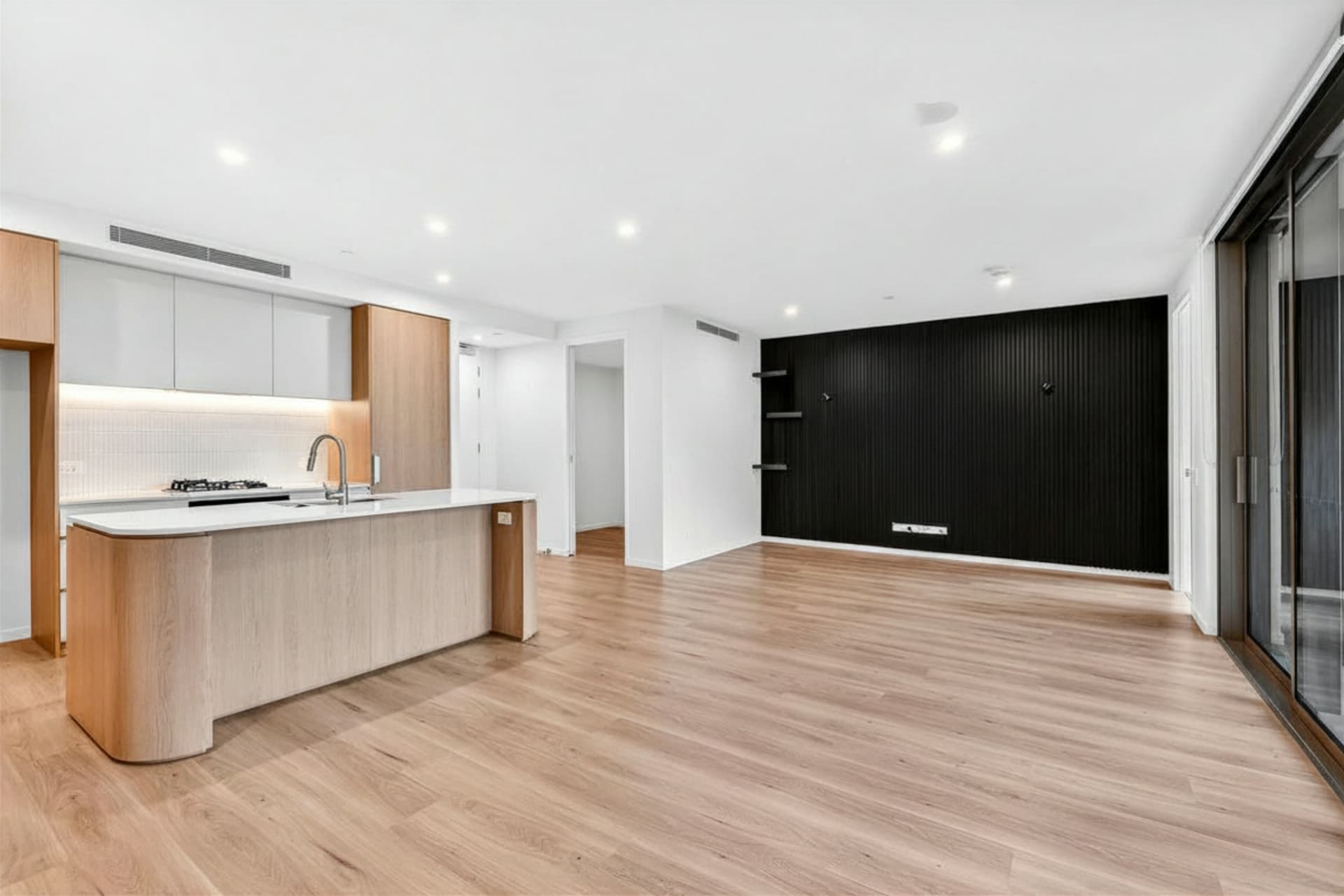 303/146 Surf Parade, Broadbeach, Broadbeach - Thumbnail 3
