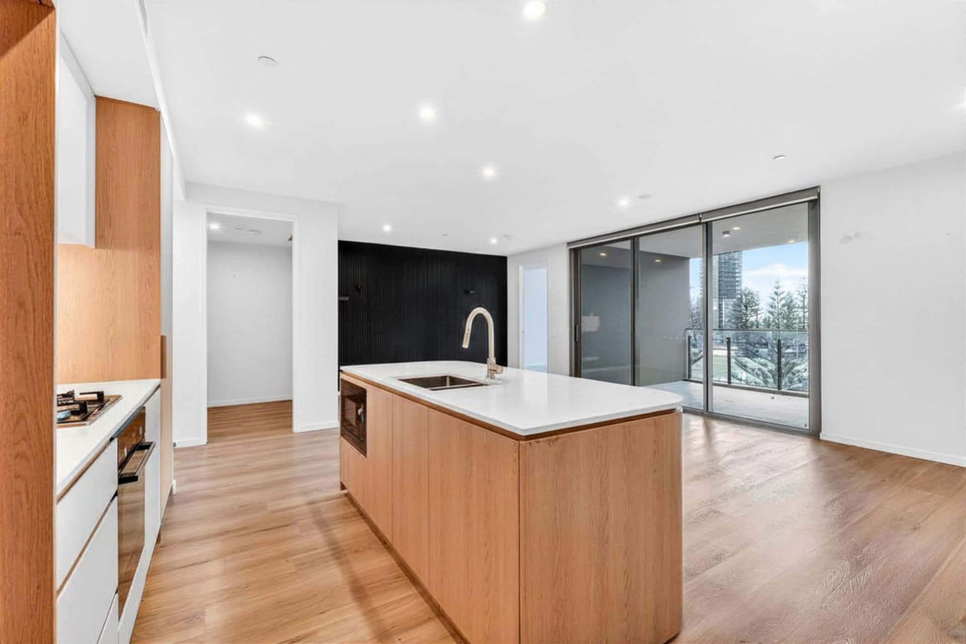 303/146 Surf Parade, Broadbeach, Broadbeach - Thumbnail 4